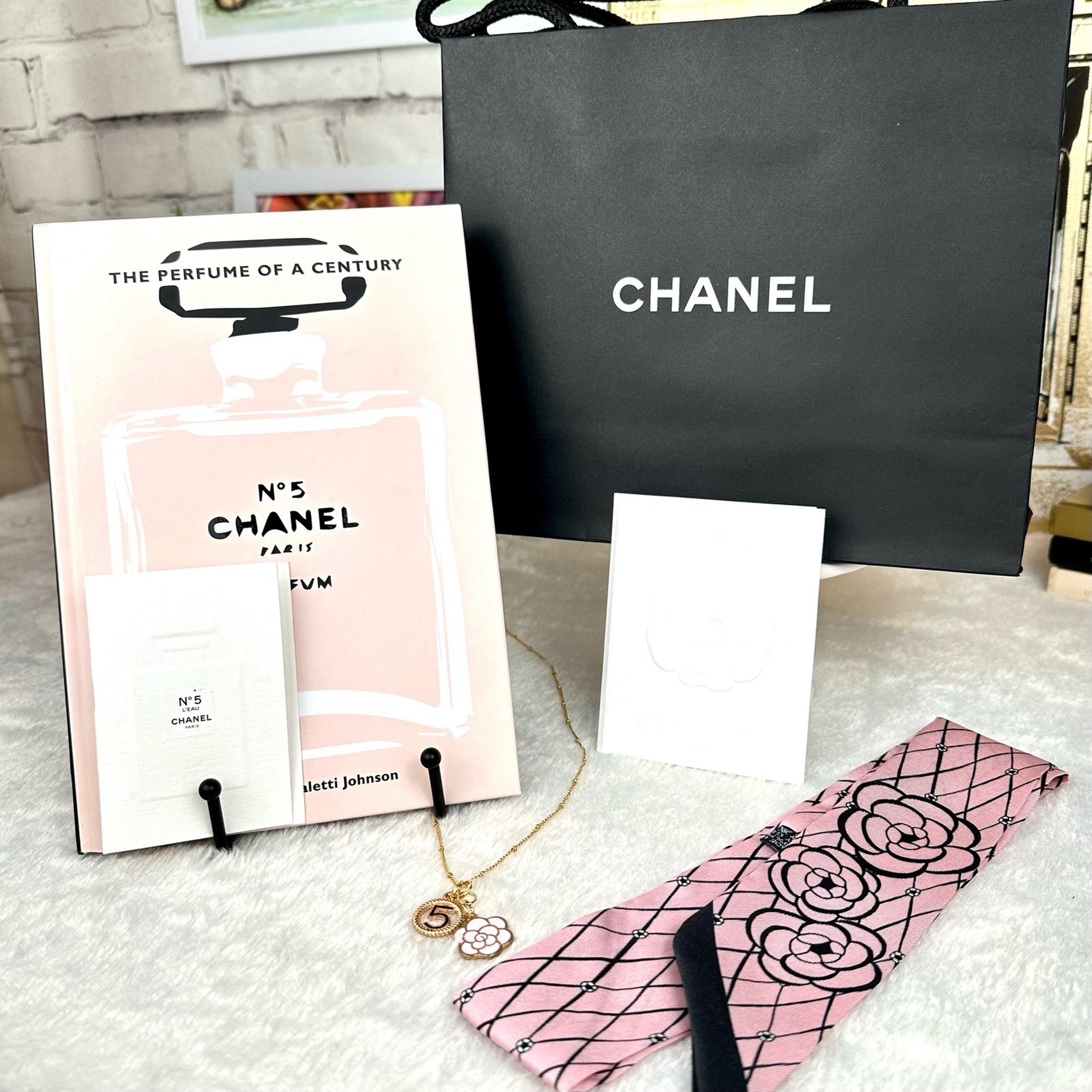 Chanel #5 Book The Perfume of a Century gift set with bag and envelope