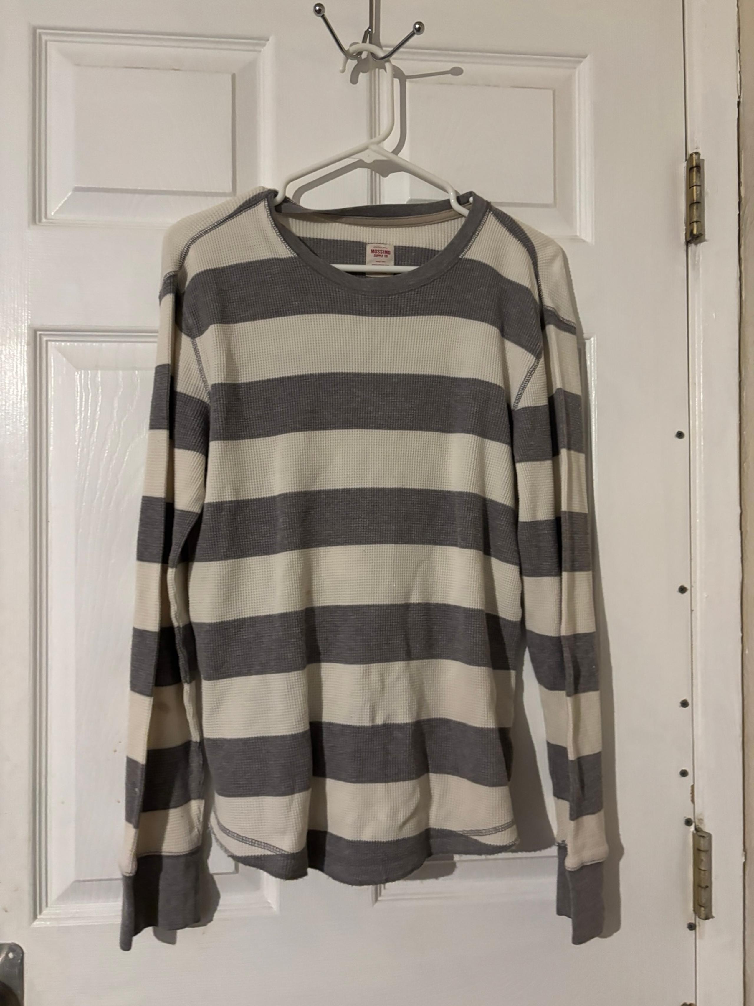Mossimo Women’s long Sleeve Knit top Size Medium. New no tags
