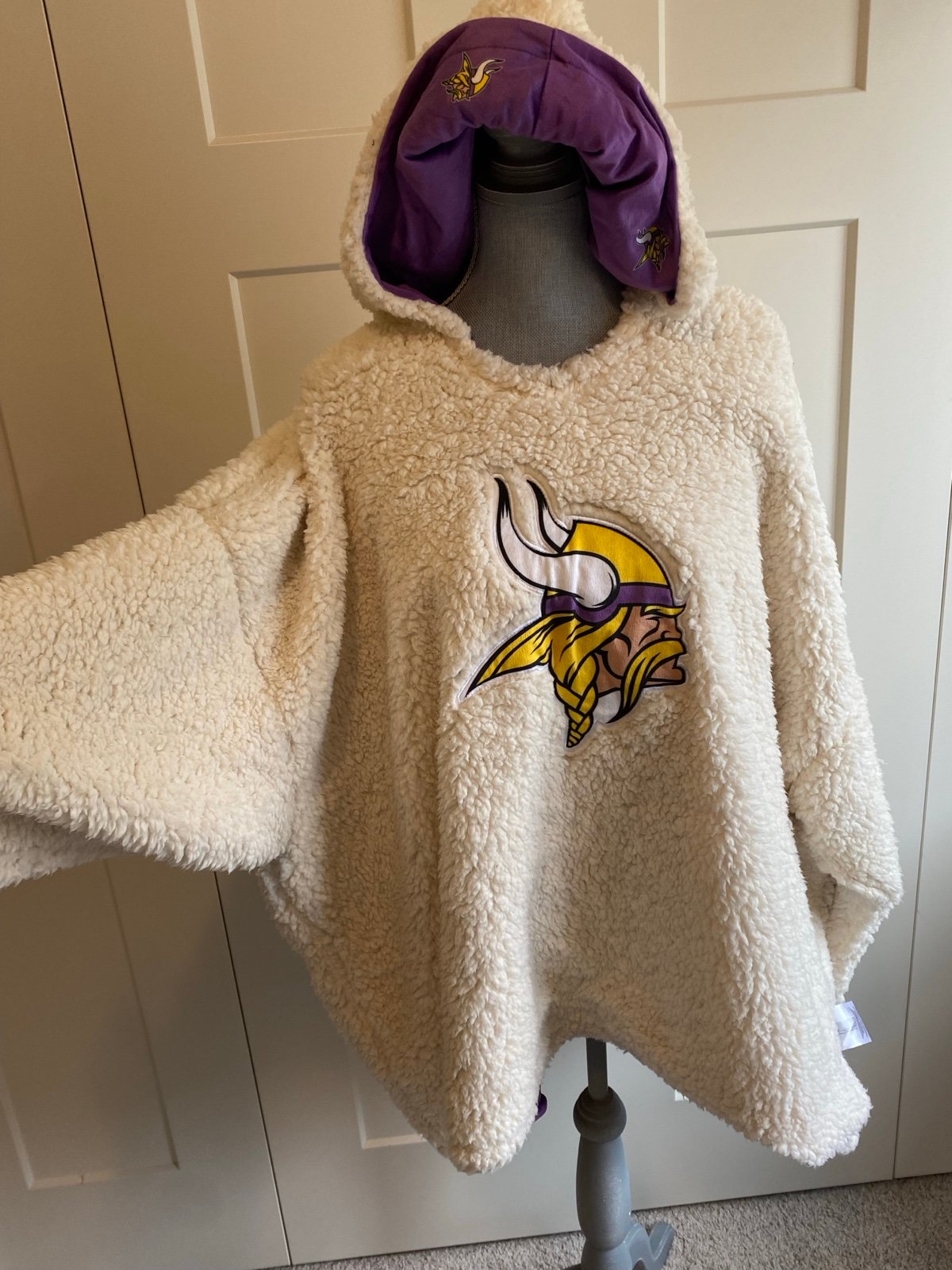 NFL Minnesota Vikings Pullover Reversible Oversized Sherpa Hoodie OSFM 92458