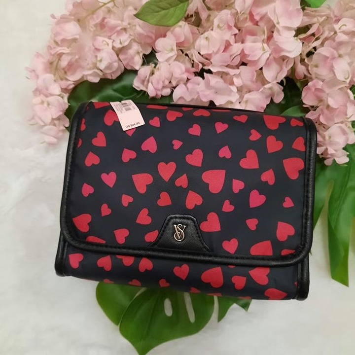 NEW VS Hearts Travel Hanging packable makeup case bag
