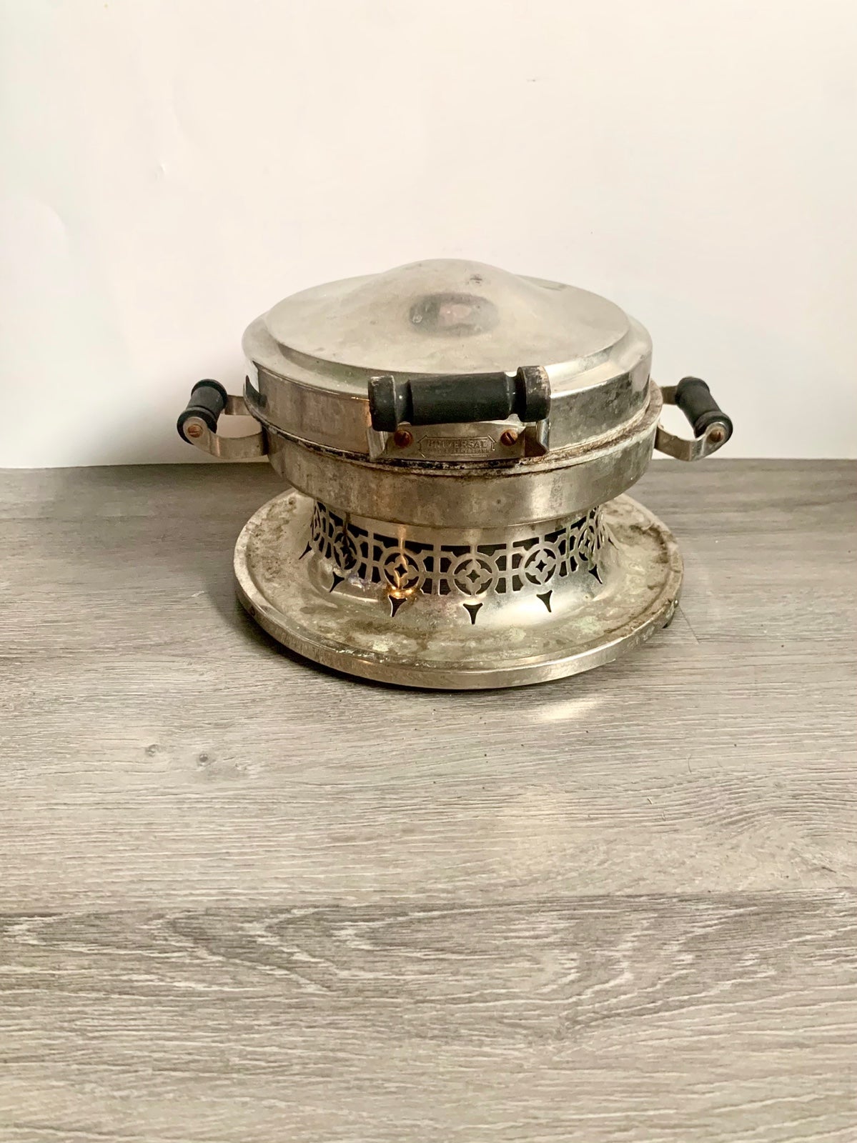 1920’s Vintage Universal Brand Waffle Maker