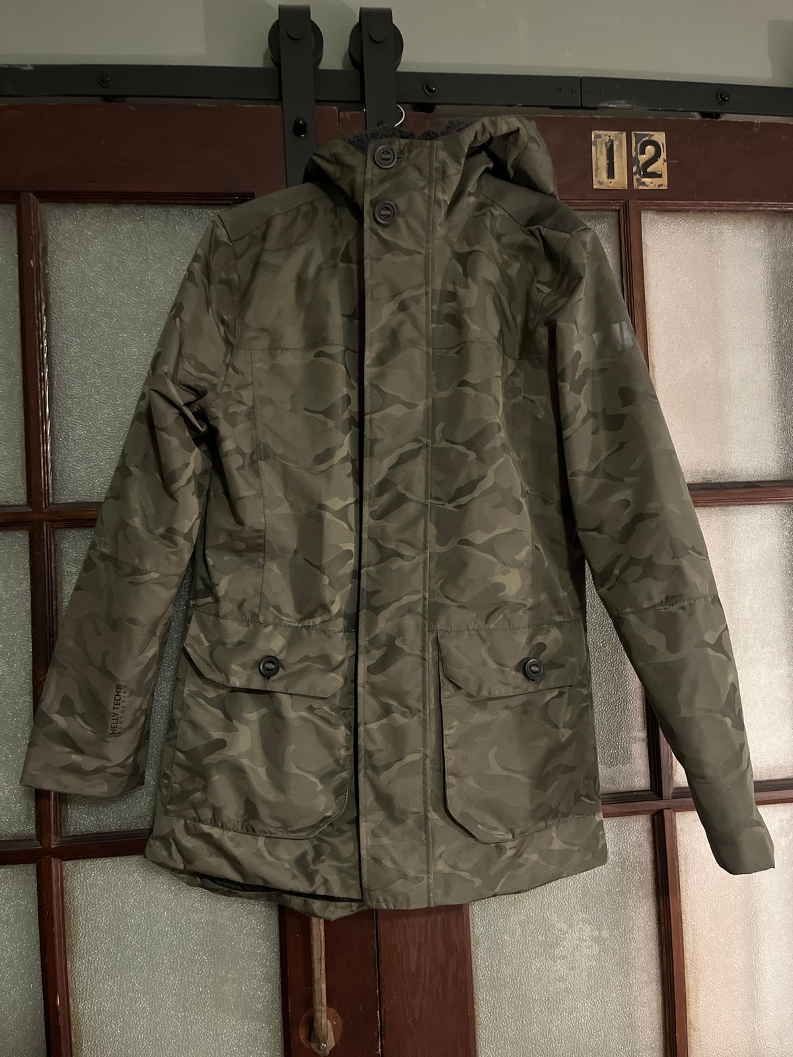 NEW with tags Helly Hansen Killarney camo parka