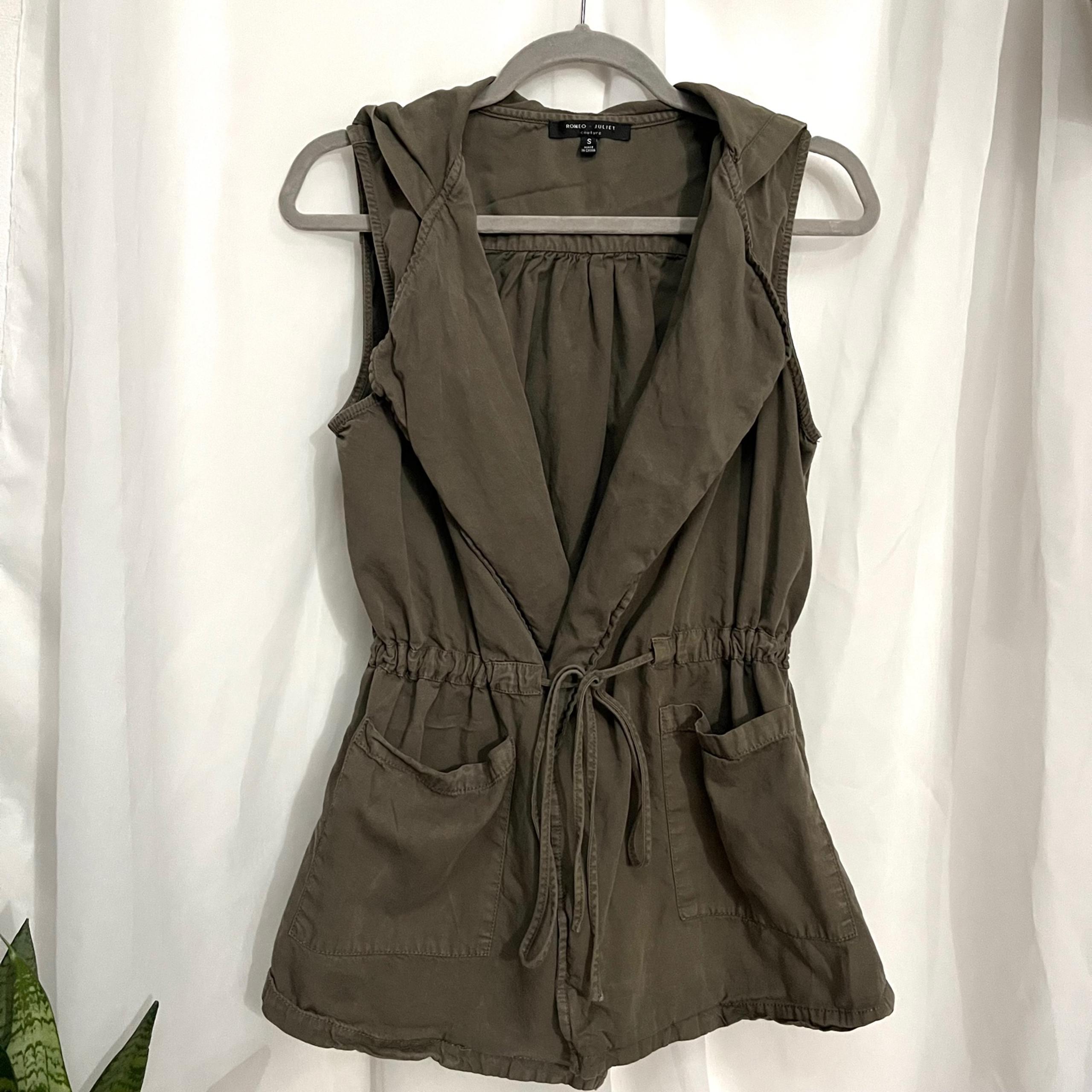 Romeo & Juliet Couture Green Utility Vest Small