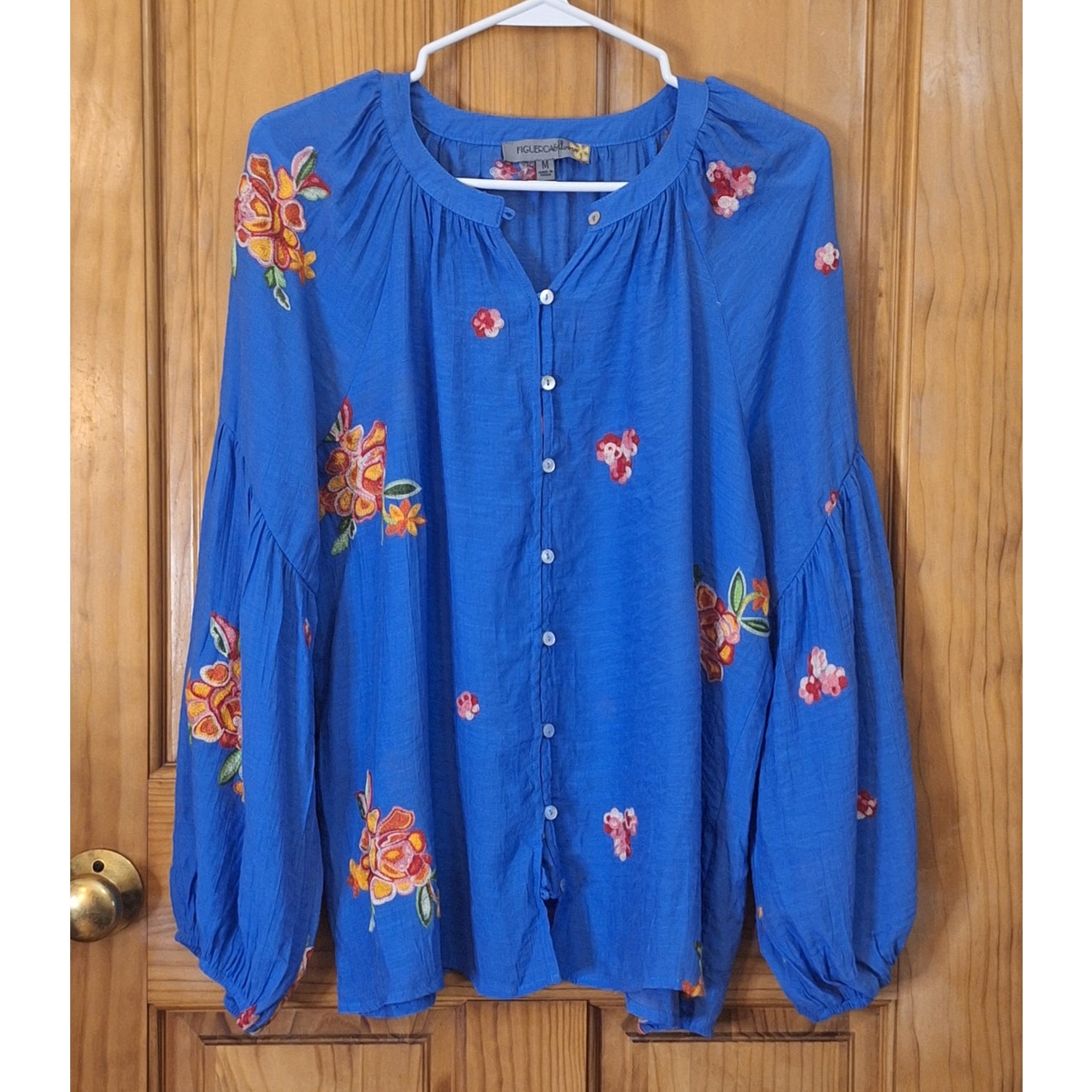 NWOT Figueroa & Flower Shirt Women's Medium Blue Embroidered Floral Bohemian