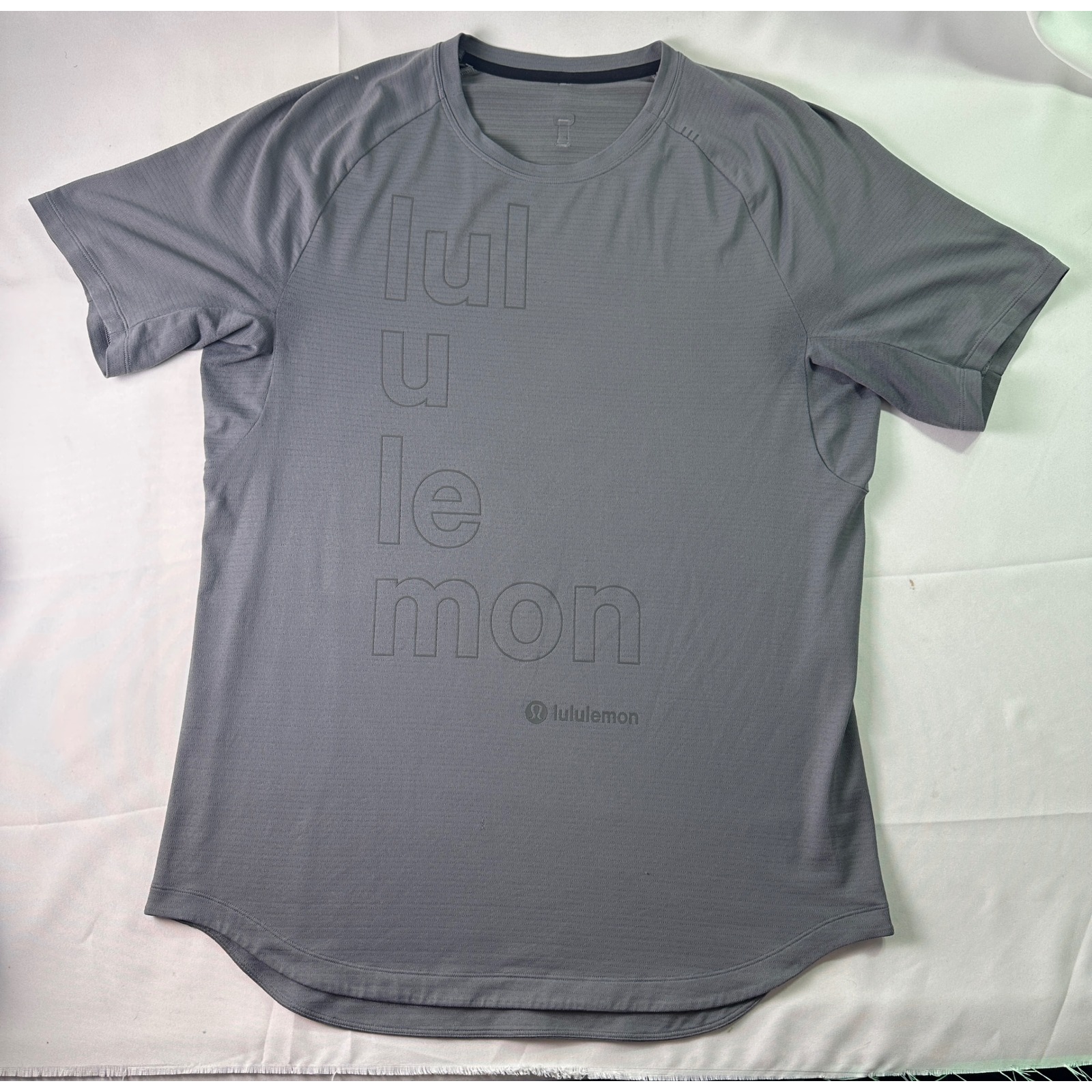 Lululemon Men's XL Metal Vent Tech Graphic T-Shirt Gray Running Gym Performance
