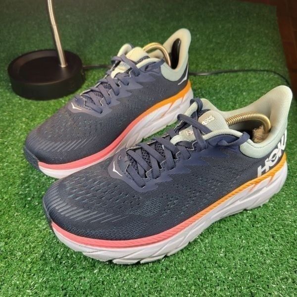 HOKA ONE ONE CLIFTON 7 WIDE - Women’s Running Shoes - SIZE 9.5D