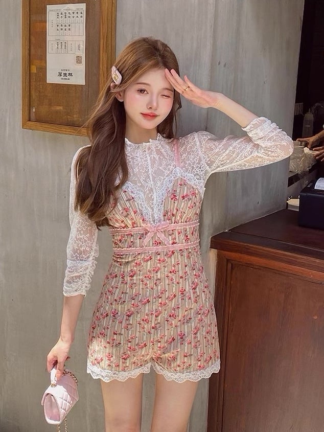 Designer brand vintage flower lace ramper