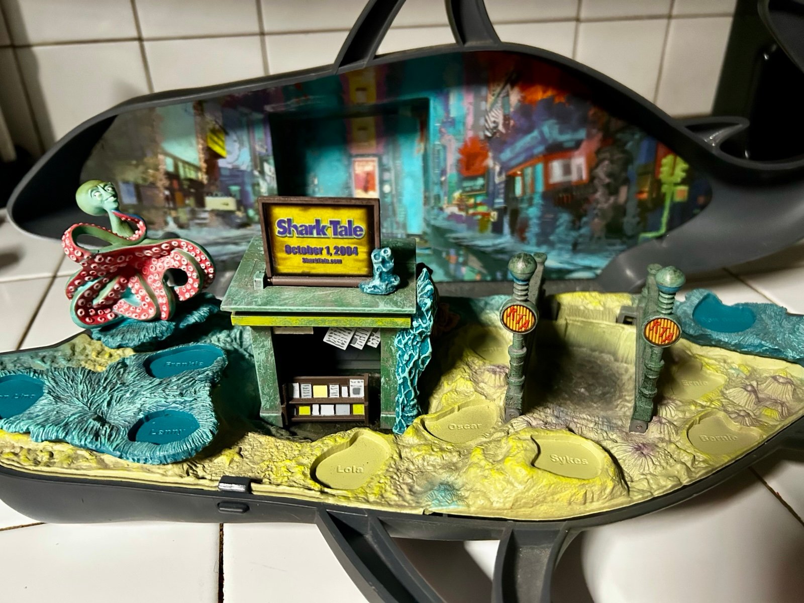 2006 shark tales diorama w figure