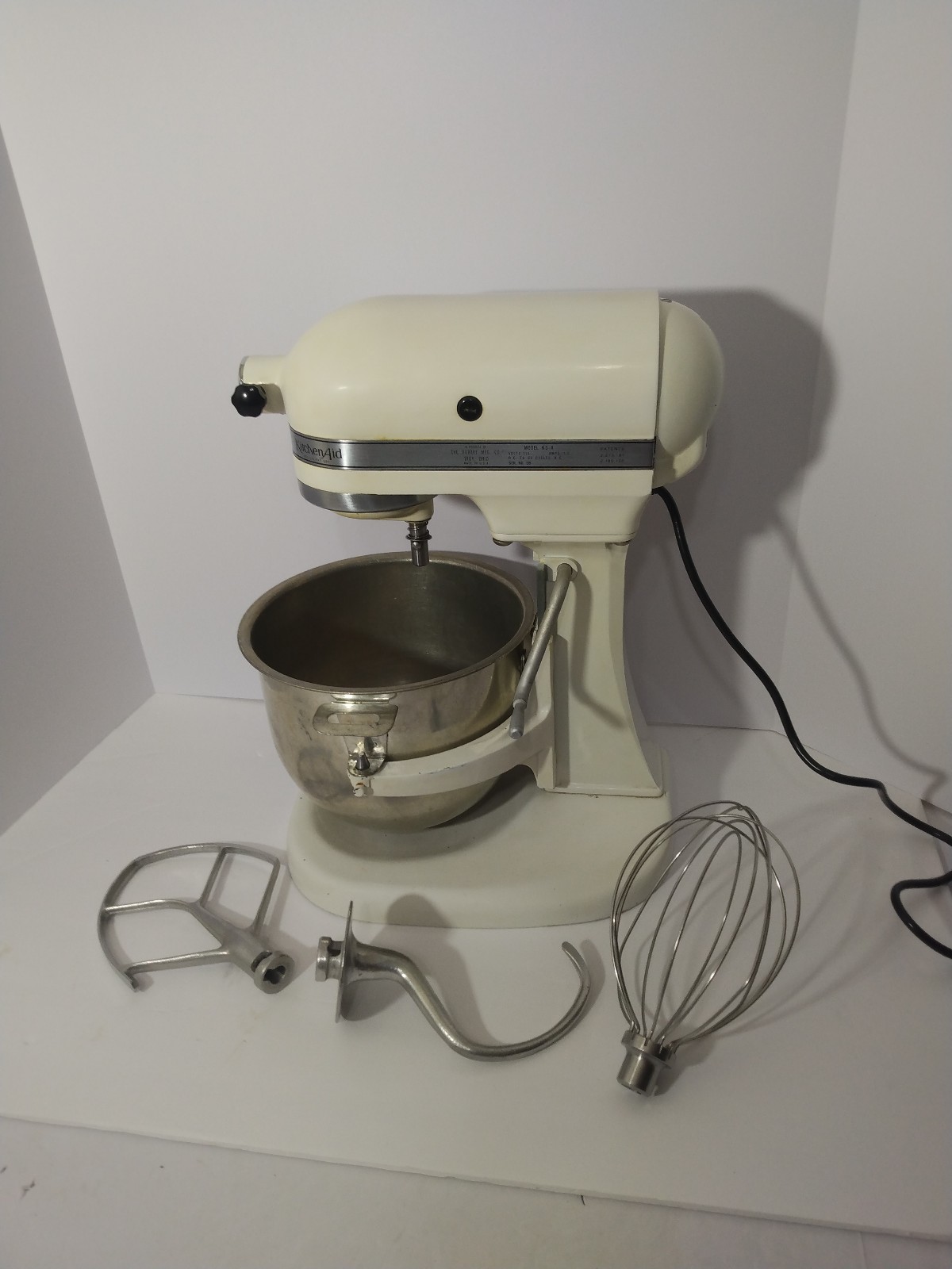 Vintage Rare Hobart Kitchenaid K5-A Mixer With Bowl & Attachments Whisk USA