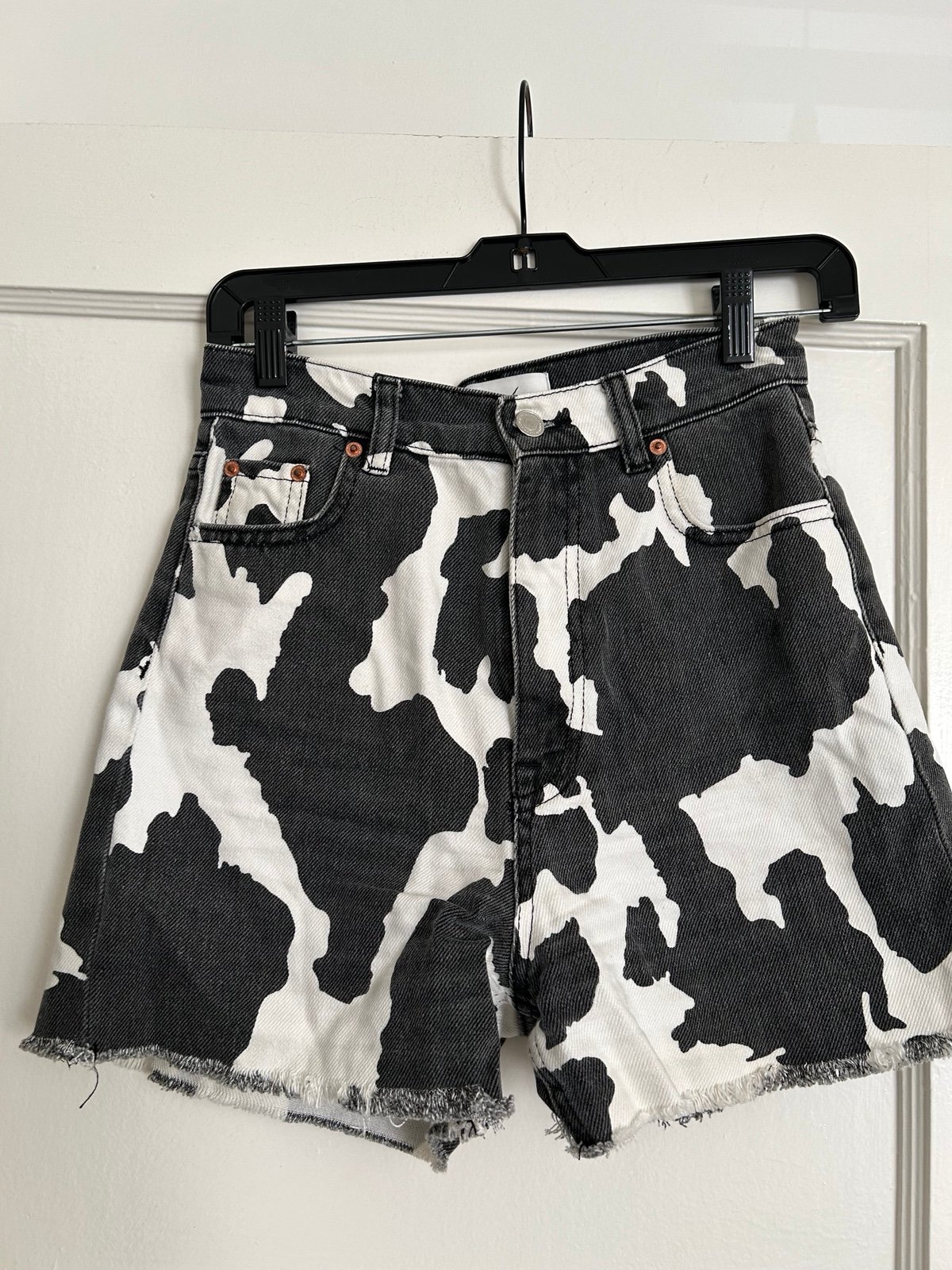 RARE Zara Cow Print Denim Shorts 32 (US 0)