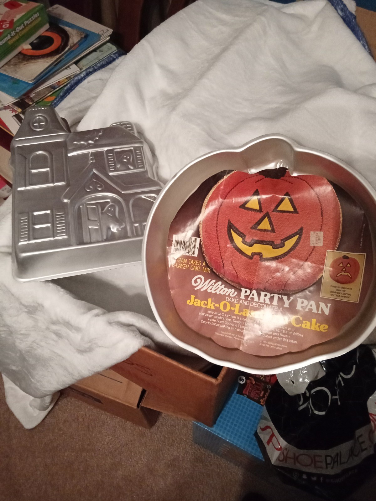 Wilton Haunted House Cake Pan and Jack o lantern pumpkin pan Wilton Haunted House Cake Pan and Jack o lantern pumpkin pan