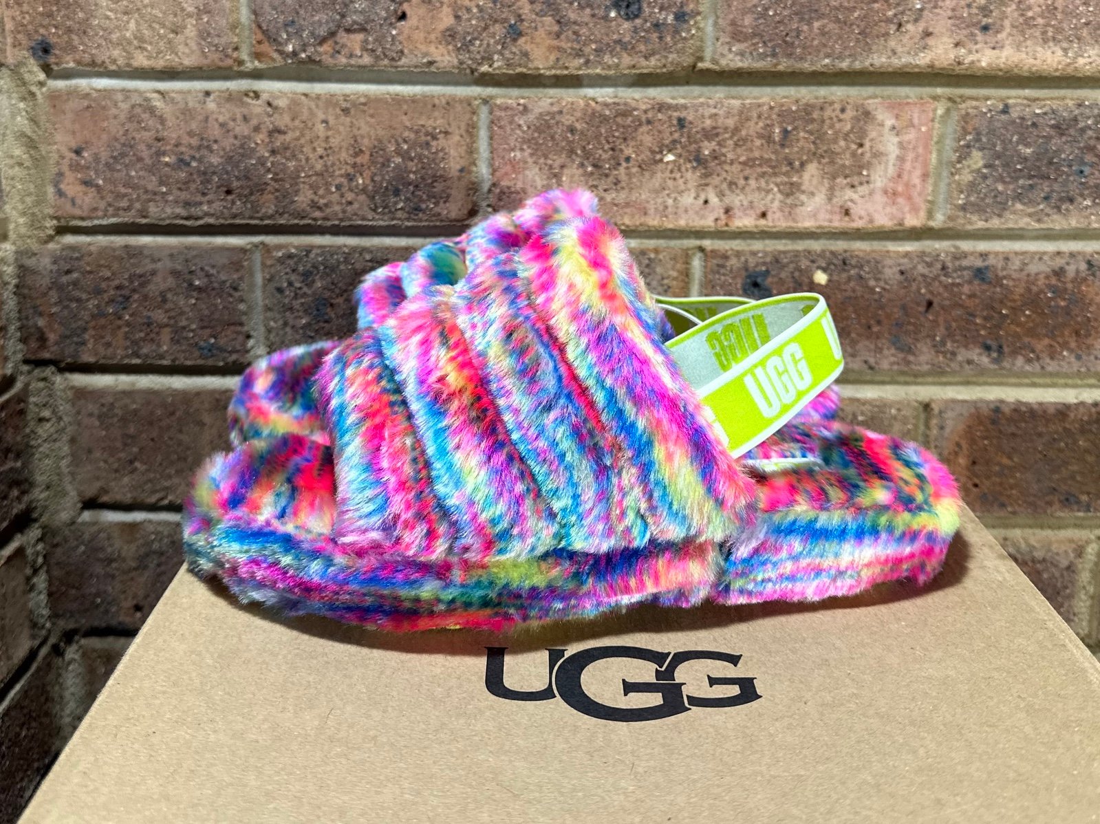 UGG Fluff Yeah Pixelate Slipper Size 5 Kids/Girls NEW Multicolor
