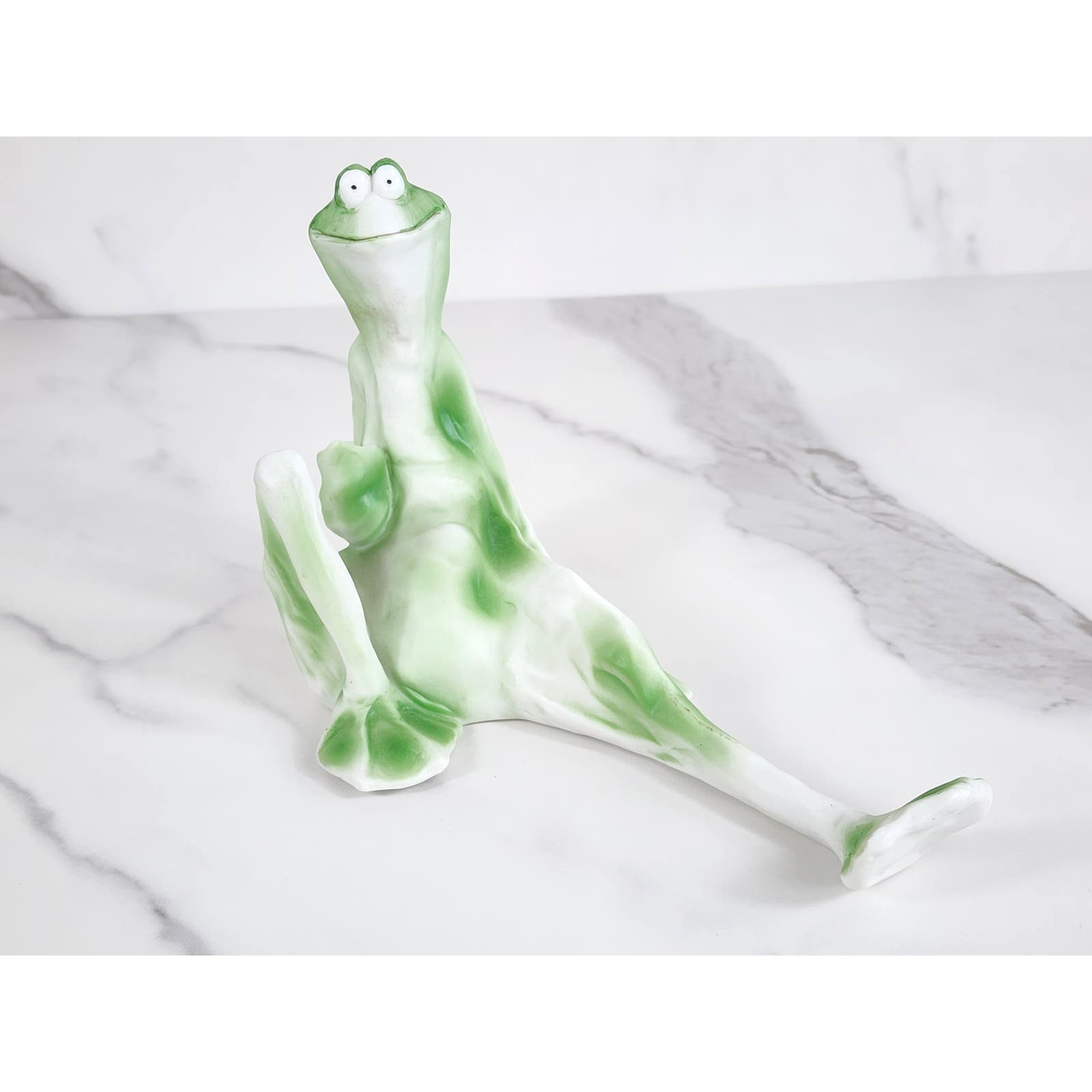 Frog Frogg Green Sitting Smiling by Jessica DeStefano 1982 Ceramic Home Decor