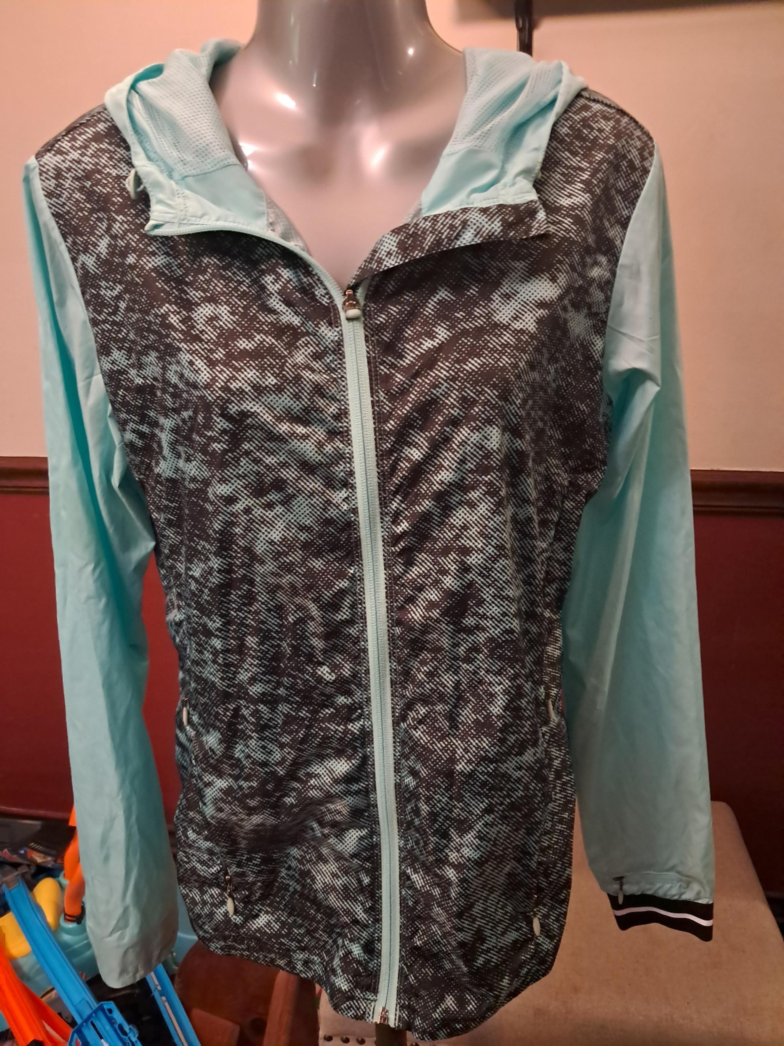 Womens Lightweight, Hooded, Under Armour WindBreaker Jacket, size small