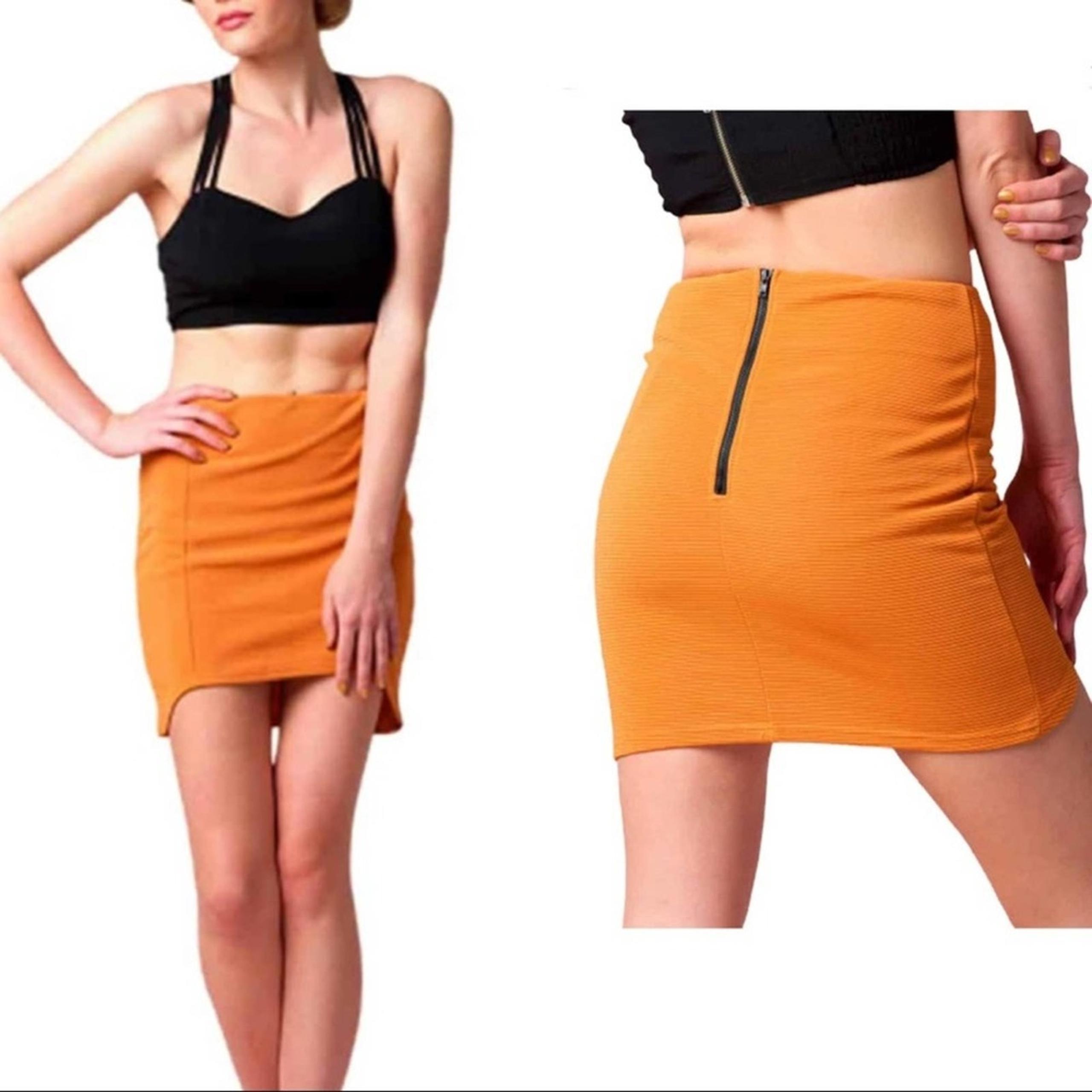 NWT Minkpink Fonda Ribbed Stretch Mini Skirt in Retro Orange, Size Medium