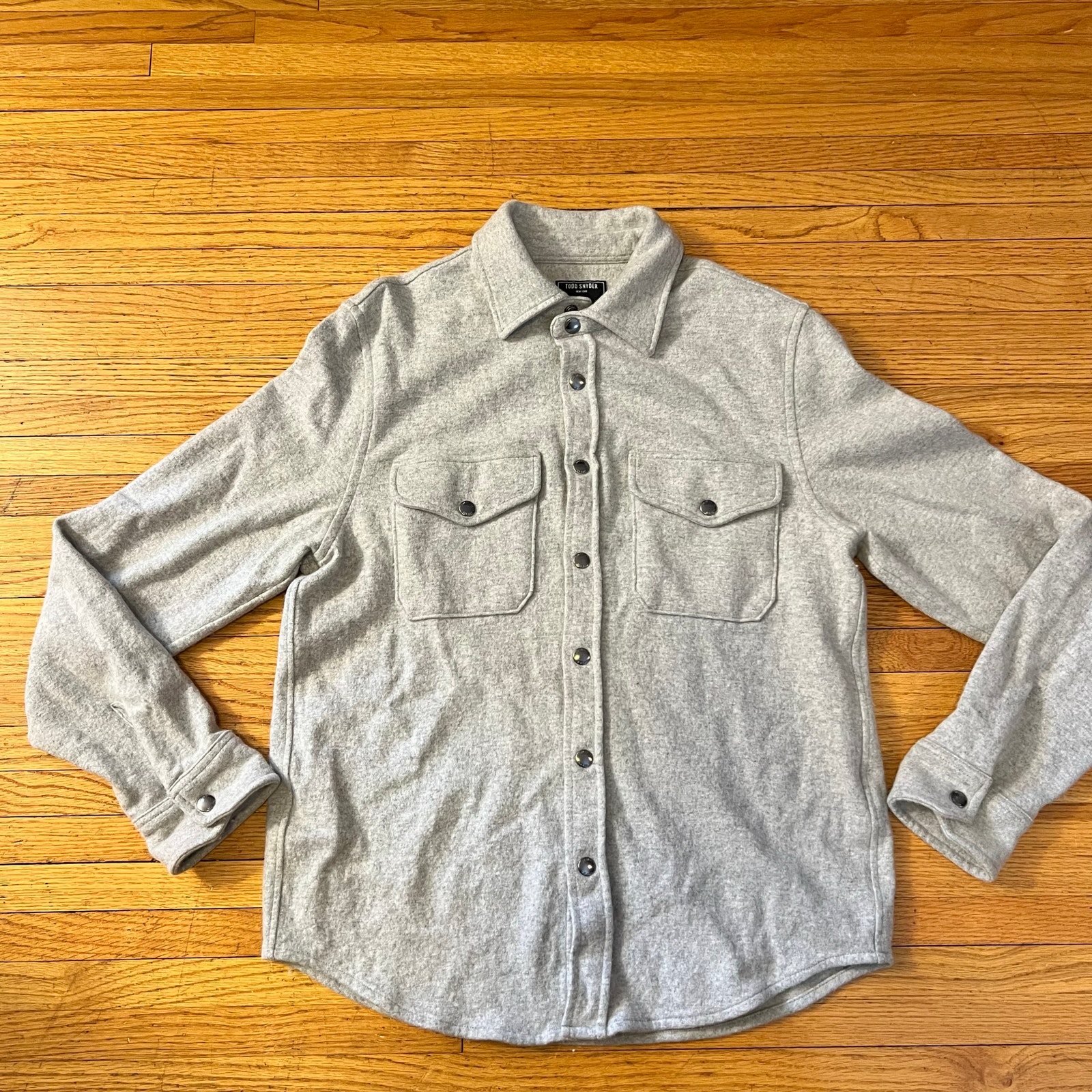 Todd Snyder Military Shirt Mens Medium Made in Italy Light Gray Snap Sweater *
