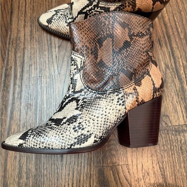 NWOB SCHUTZ Women's Haven Snake-PrintWestern Booties size 9