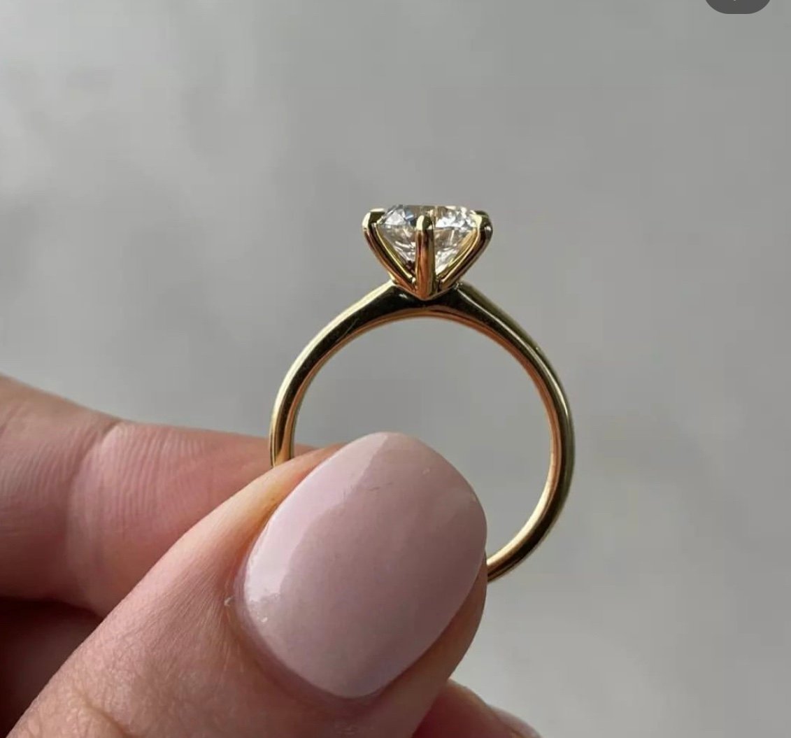 2.0 ct lab grown diamond. 925 Sterling sliver