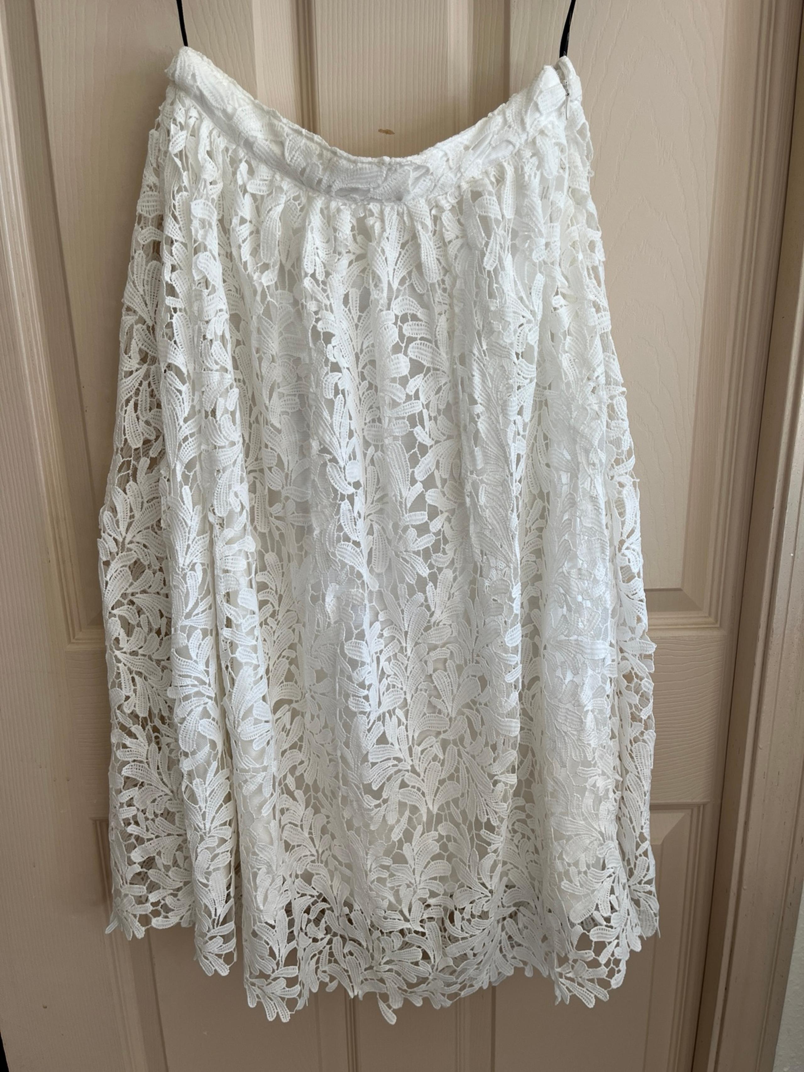 Missguided flower white lined skirt US size 6