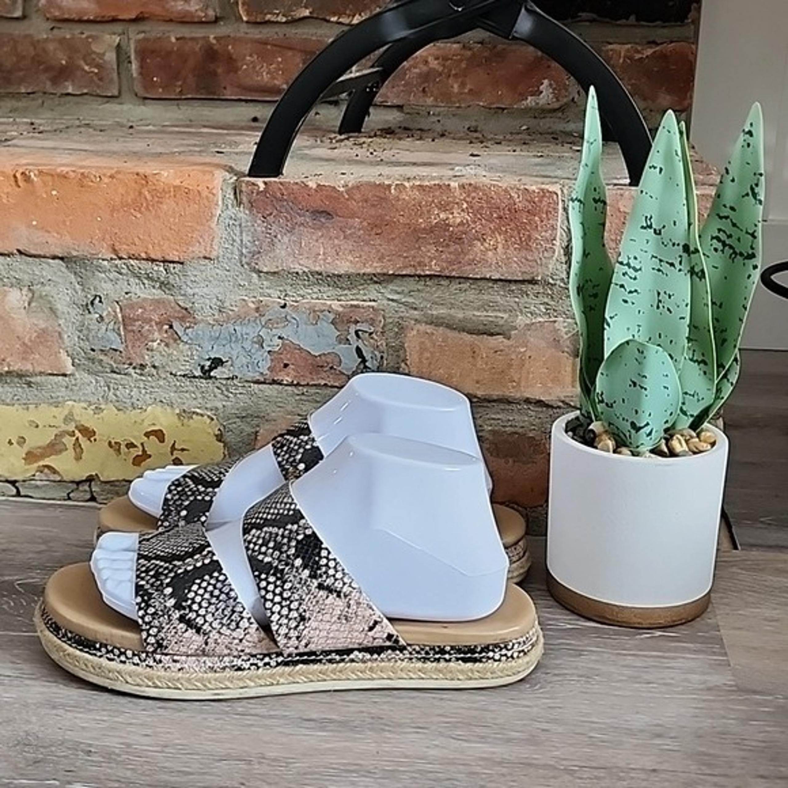 Vince Camuto Womens Rynnah Faux SnakeSkin Espadrille Sandal Black Ivory Blush 9M