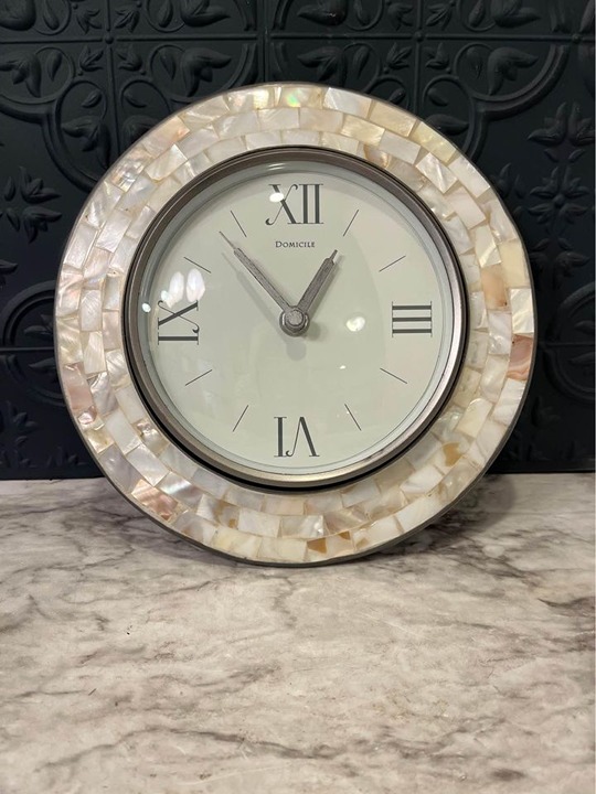 Domicile mother of pearl clock