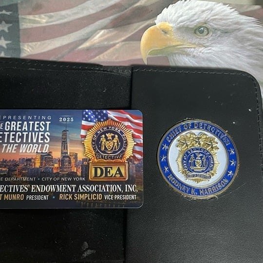 NYPD NYC DEA CHIEF OF DETECTIVE MINI PIN WALLET SET FAMILY MEMBER FREE 2025