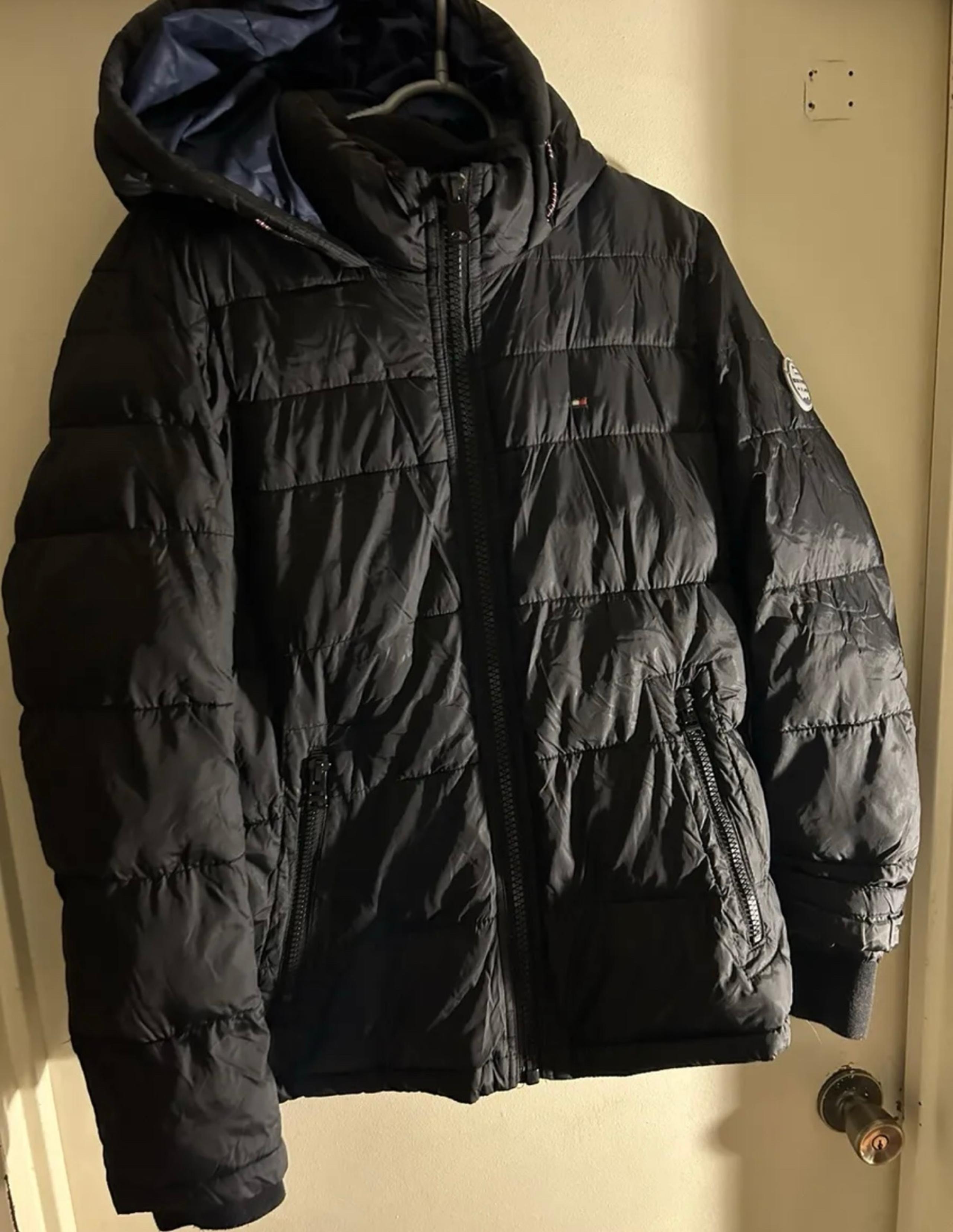 Tommy Hilfiger Men's Coat Puffer Jacket Size S Navy Blue Hooded Quilted Classic.