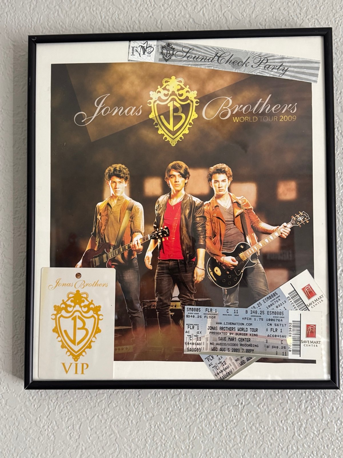 Collection of memorabilia from the Jonas Brothers World Tour 2009