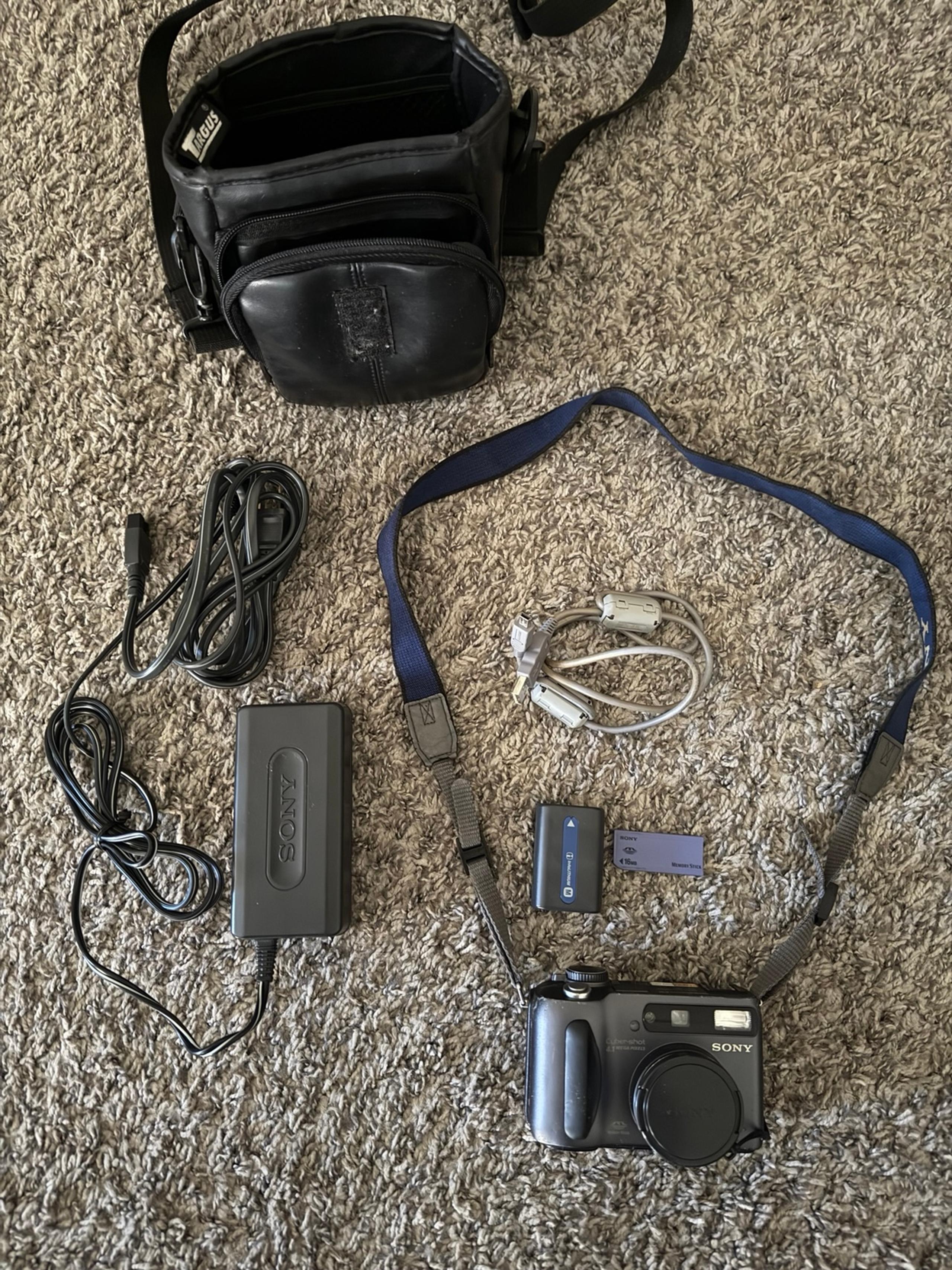 Sony DSCS85 CyberShot 4.1MP Digital Still Camera w/ 3x Optical Zoom