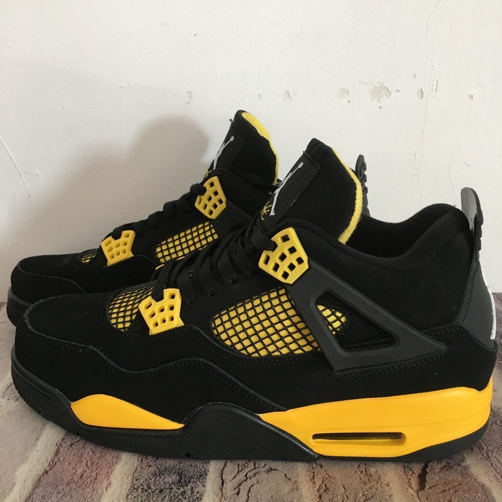 Jordan 4 Retro Thunder Size:10.5 men’s