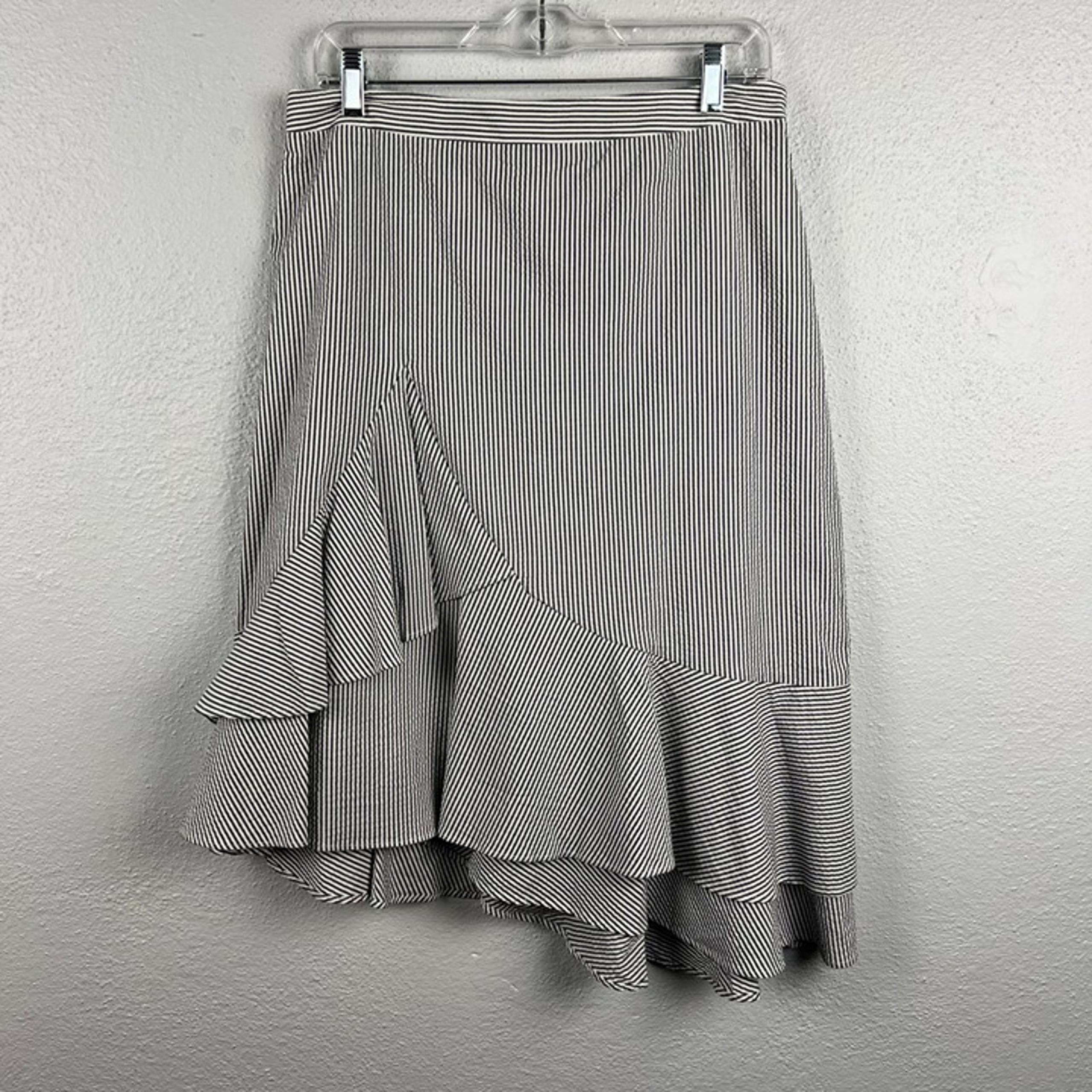 Banana Republic Women's Gray Striped Seersucker Ruffle Skirt - Size 6