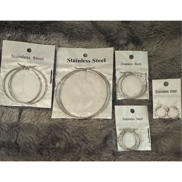 Royal Amoyy 5 pair hoops