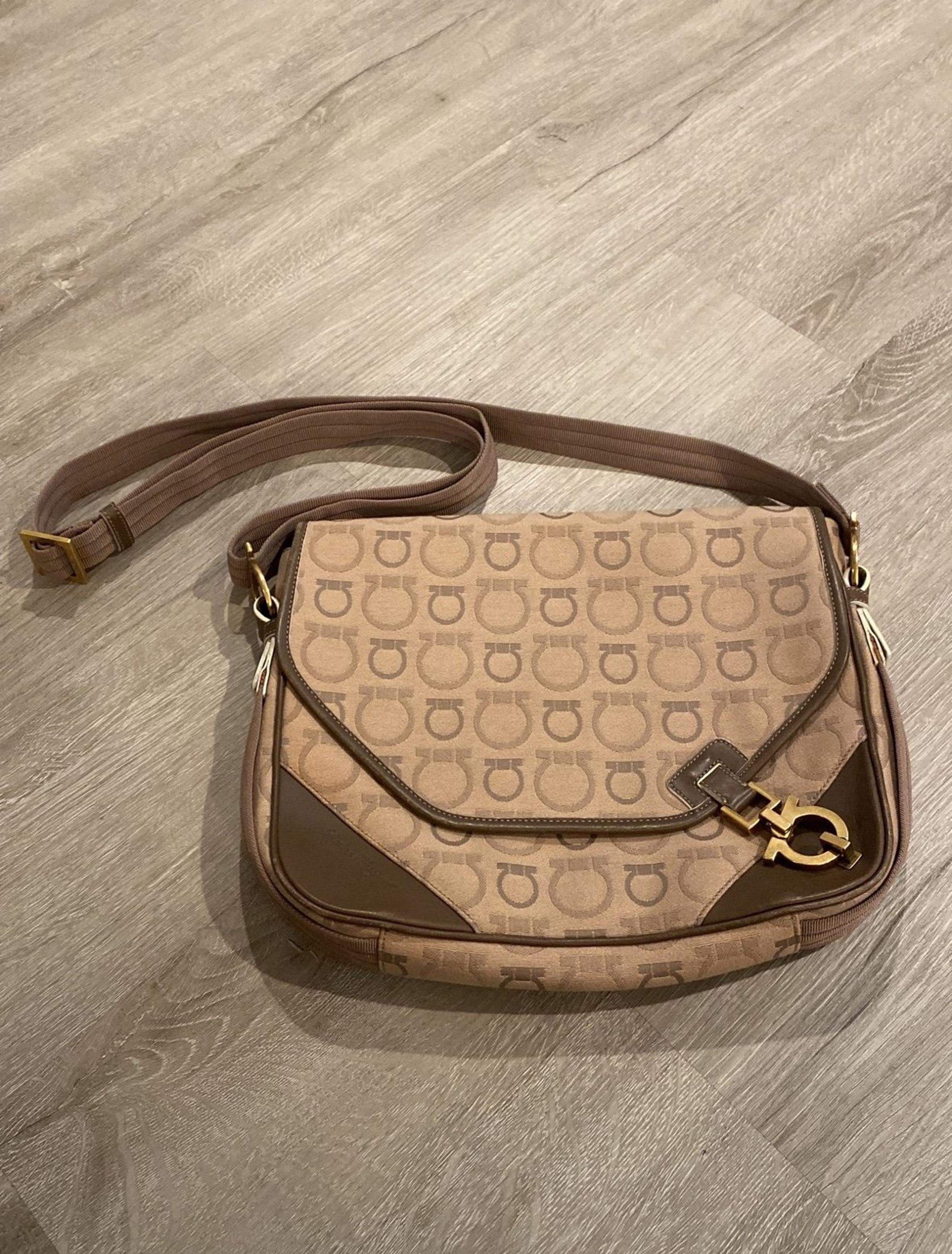 SALVATORE FERRAGAMO Gancini Messenger bag Crossbody Shoulder Bag Beige