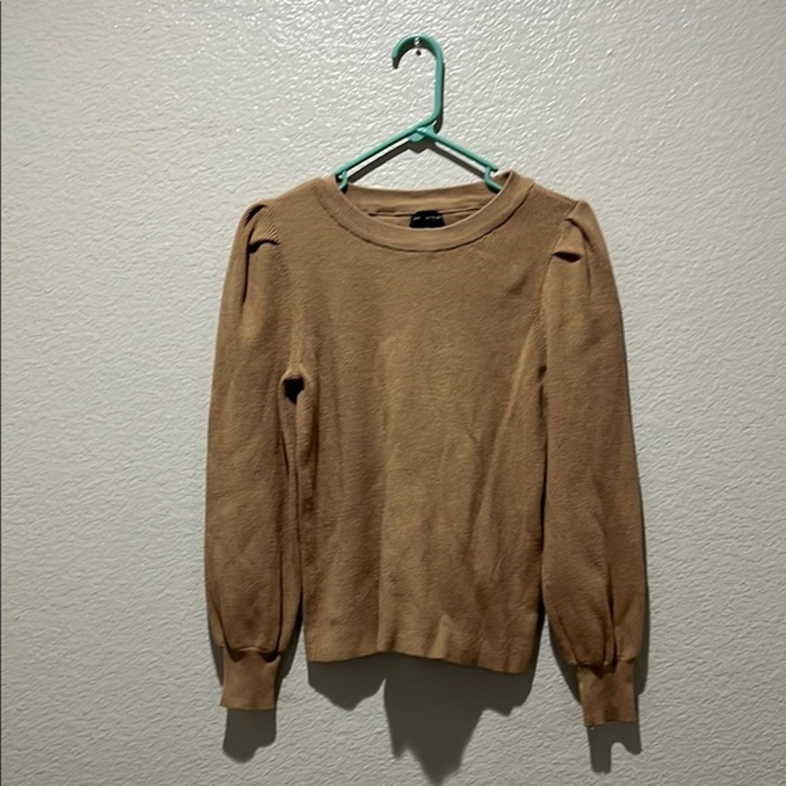 Petite Crew Neck Puff Sleeve Sweater Tan Sz MP Career, office attire - The Limited