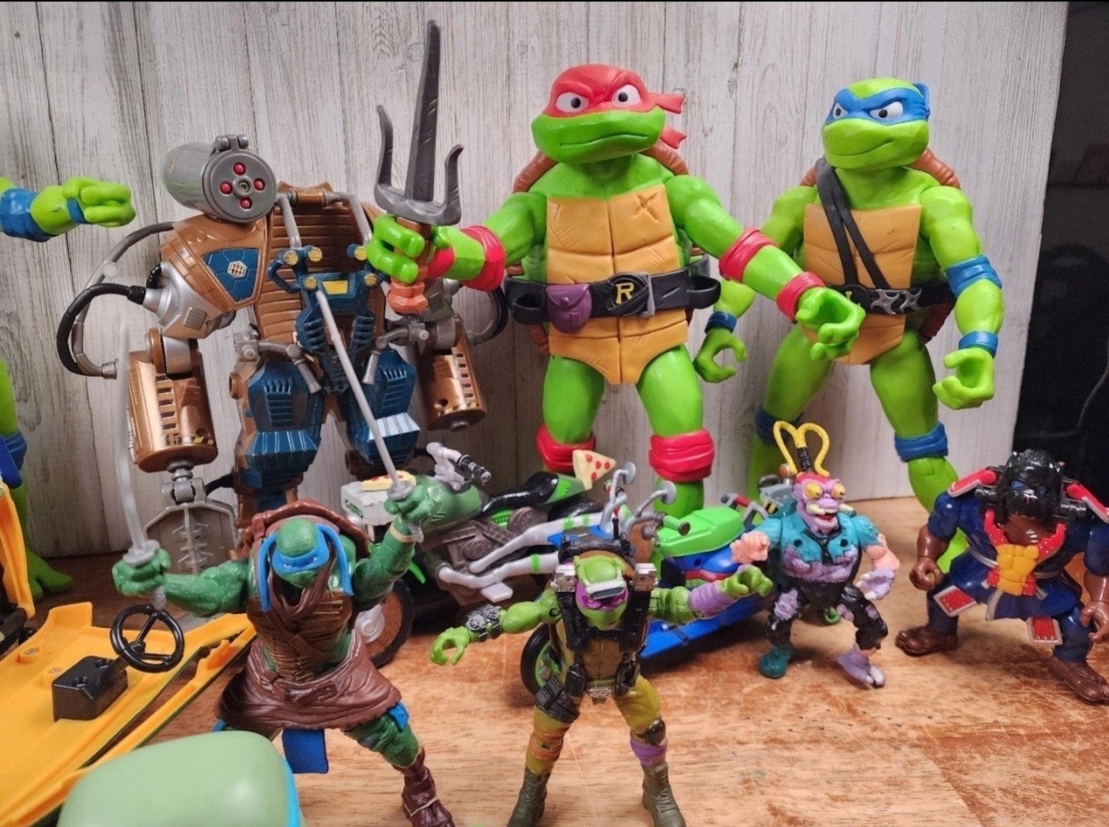 Collection Of 20 Teenage Mutant Ninja Turtles Mixed Lot Vintage Action Figures