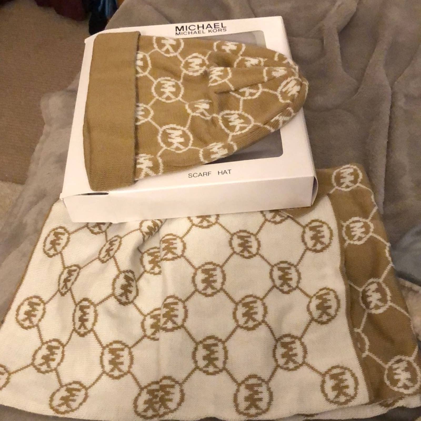 MK Michael Kors hat and scarf set NIB