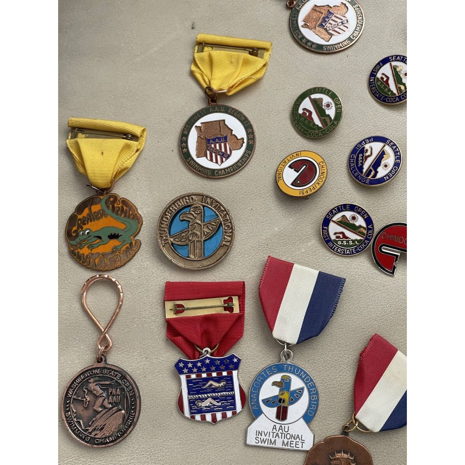 Vintage pins and medals Seattle Wa B3-26
