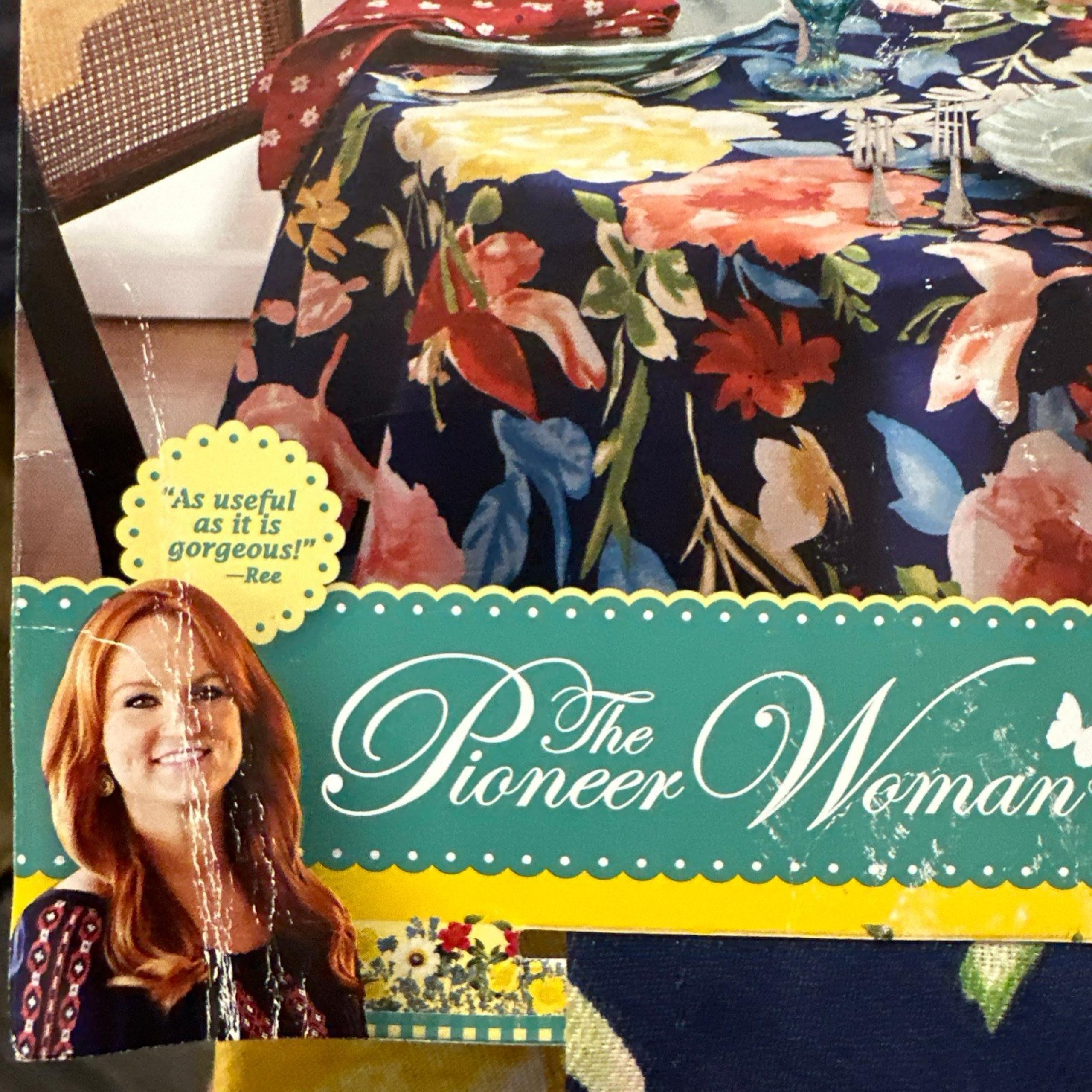 The Pioneer Woman Fiona Floral 70" Round Tablecloth NWT!