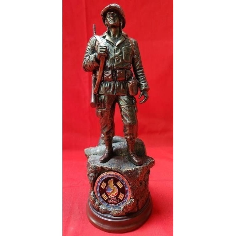 Korean War Soldier Statue Bronze Finish Figurine Valor Coin 1950-1953