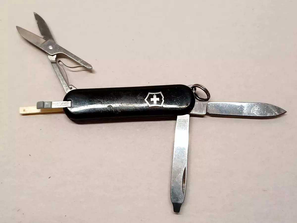 VICTORINOX SWISS ARMY STAINLESS STEEL POCKET KNIFE