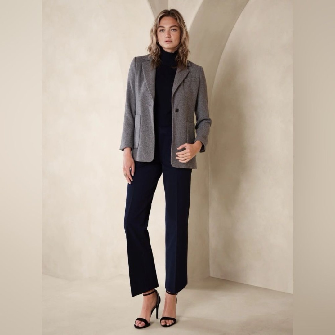 NWT! Banana Republic Preppy Navy Sloan Stovepipe Pant - Size 6