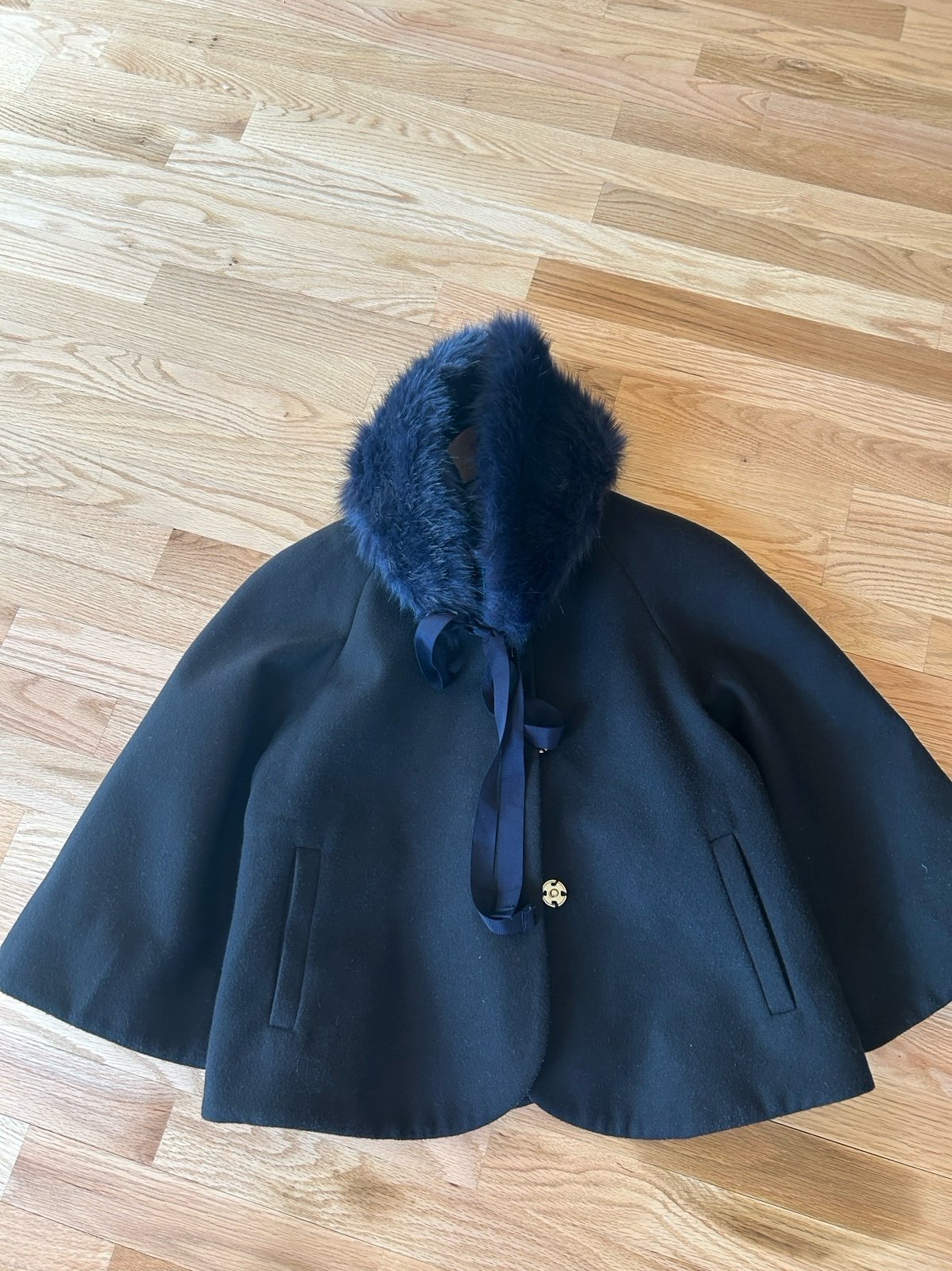 Elie Tahari Nadjia Black Capelet Jacket Coat M