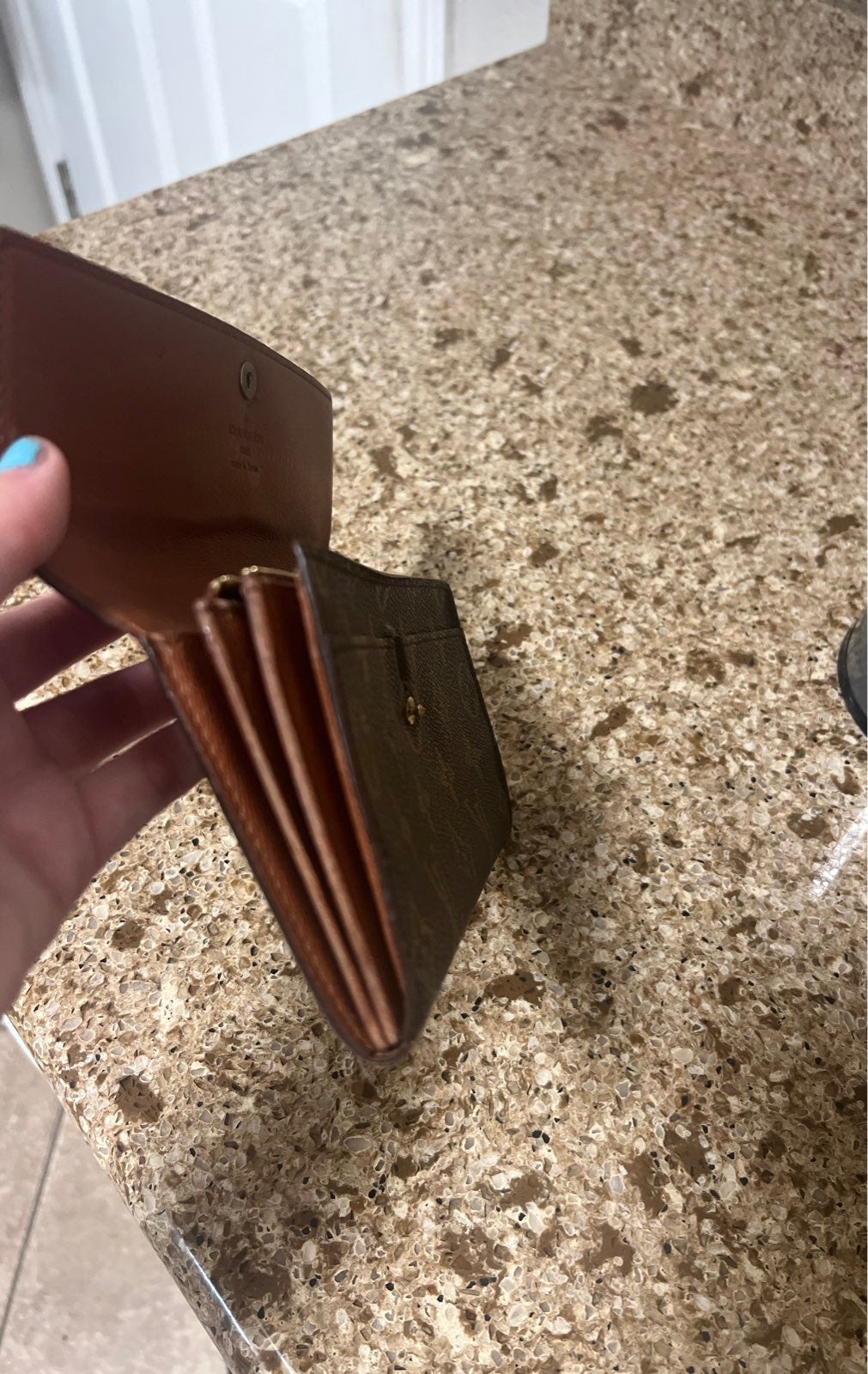 Louis Vuitton pochette monnaie shops credit long wallet