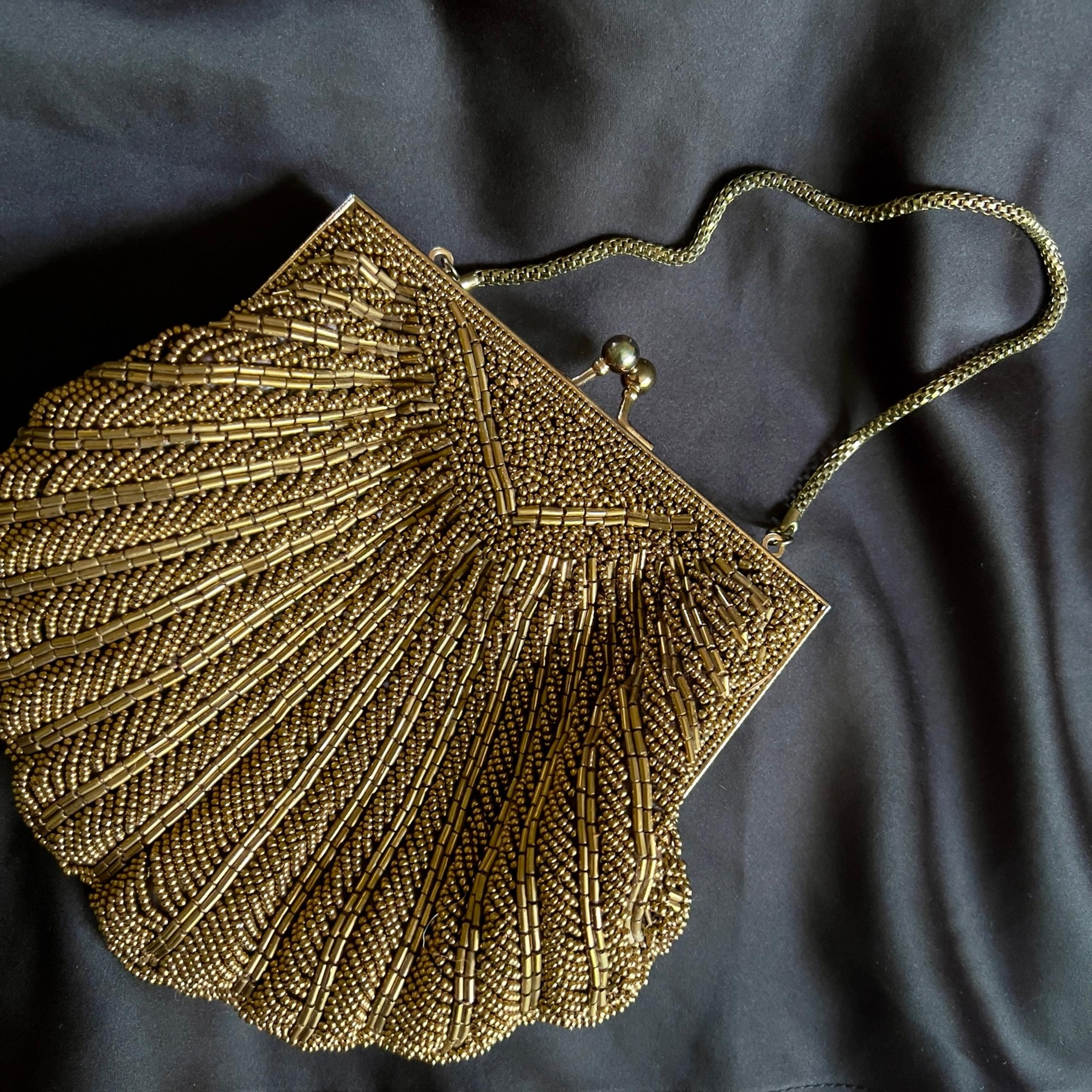Walborg Hongkong Vintage brass Gold / Bronze Beaded Scallop Clamshell Clutch Bag