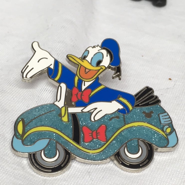 Disney Pin DLHK Donald Duck Car 69591