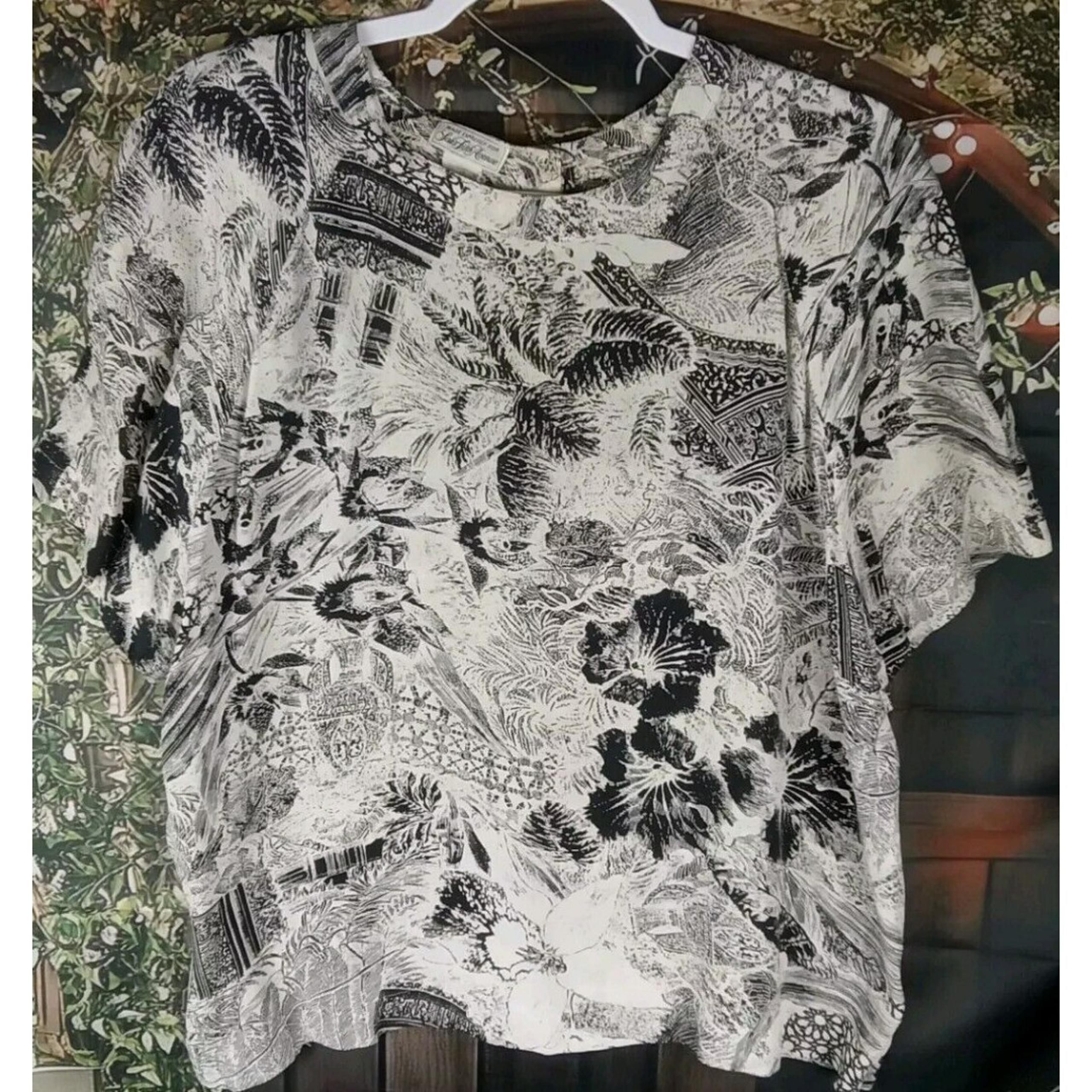 Vintage Saks Fifth Avenue Blouse Size 12 Black/White Floral Rayon Padded...