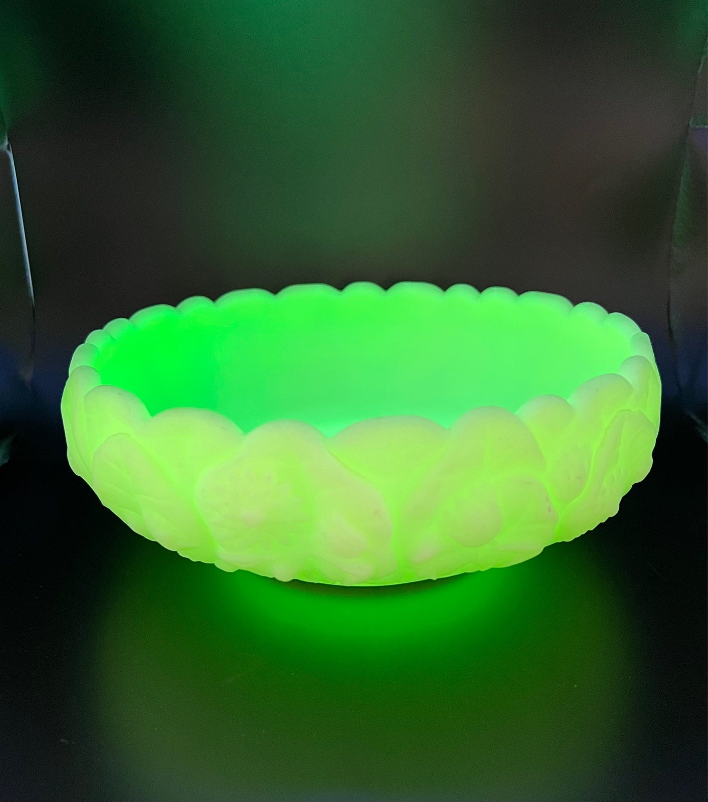 Vtg FENTON URANIUM Custard Satin Glass Bowl Water Lily Pattern With Logo