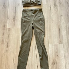 lululemon leggings and sports bra