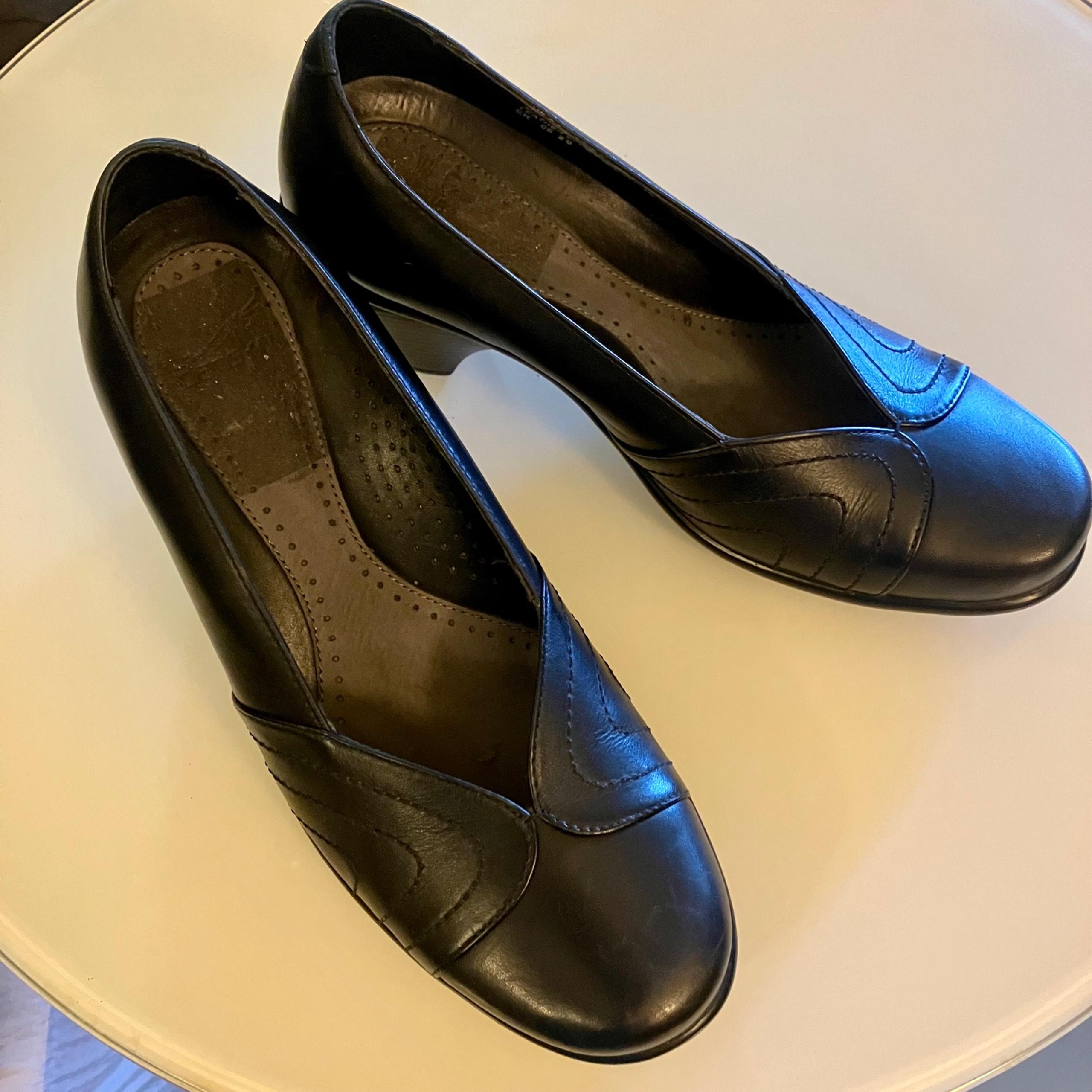 Dansko Black Leather Pumps Heel Size 6.5 37