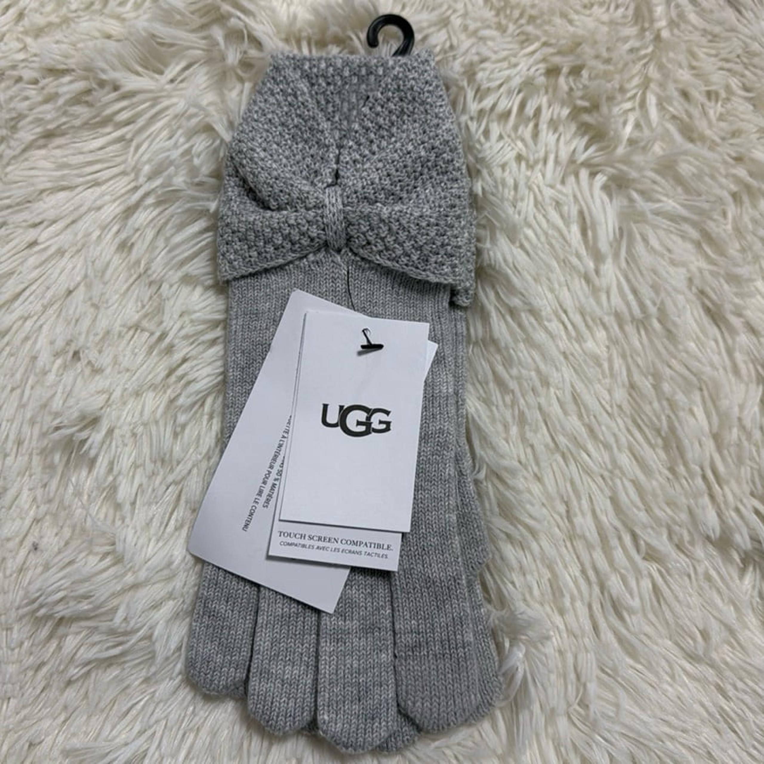 UGG Gray Bow Gloves